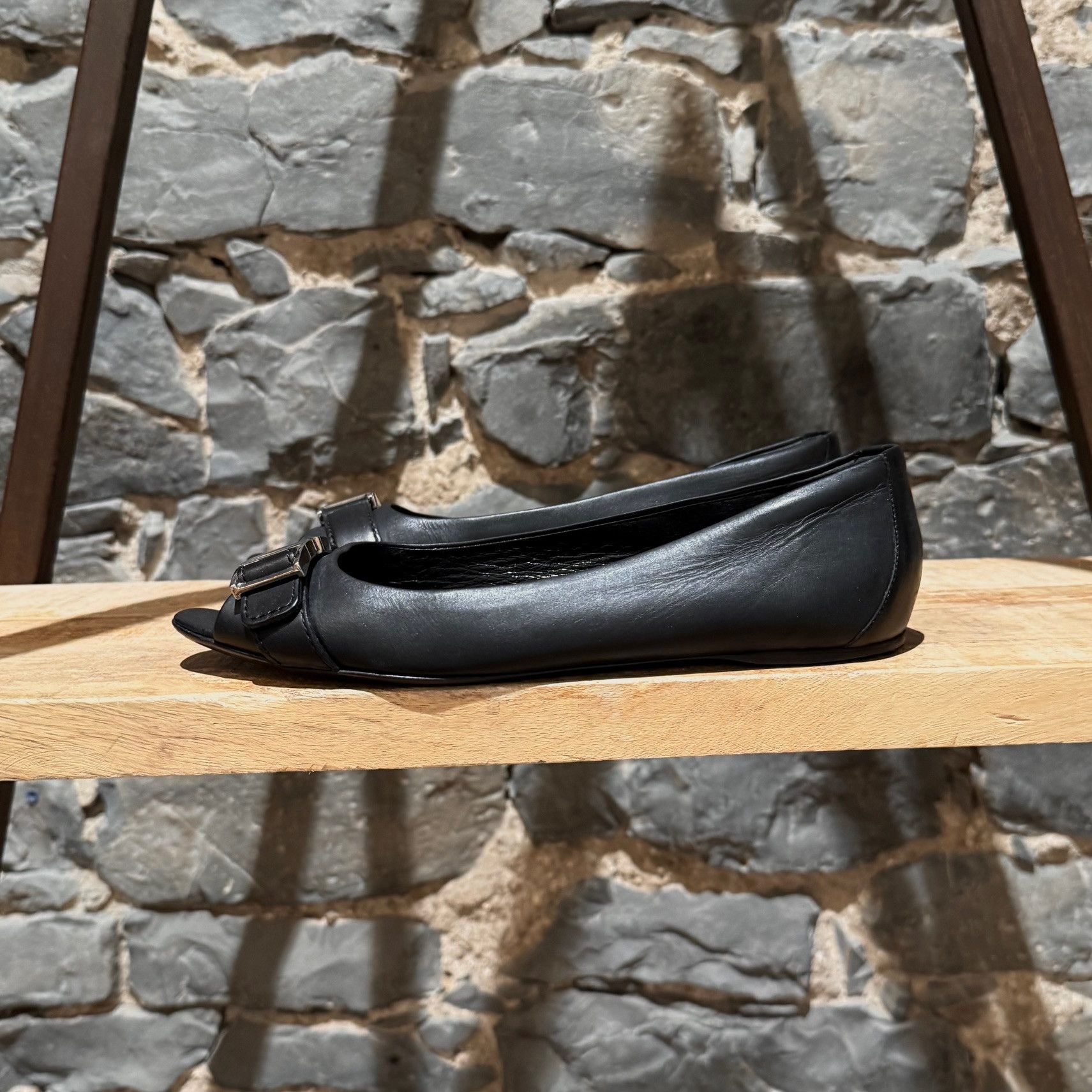Gucci Gucci Black Leather Buckle Accent Open Toe Flats Size US 8.5 / IT 38.5 - 6 Thumbnail