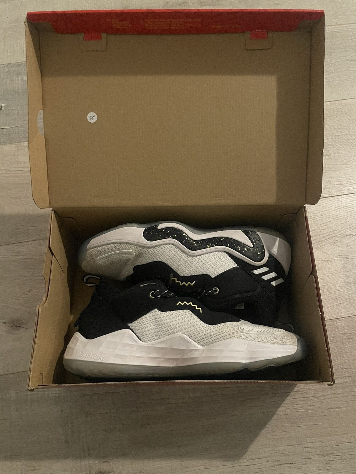 Adidas Donavan Mitchell D.O.N Issue 3 Basketball Shoes Size US 9 / EU 42 - 1 Thumbnail
