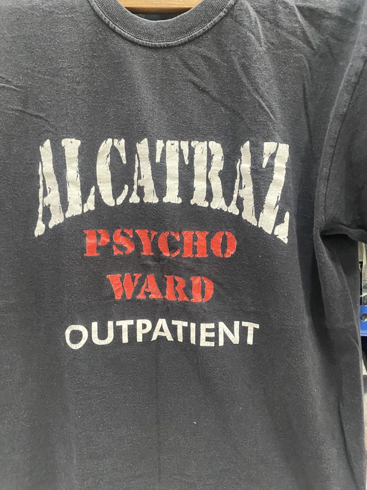 Vintage ALCATRAZ PSYCHO WARD OUTPATIENT TEES Size US M / EU 48-50 / 2 - 2 Thumbnail