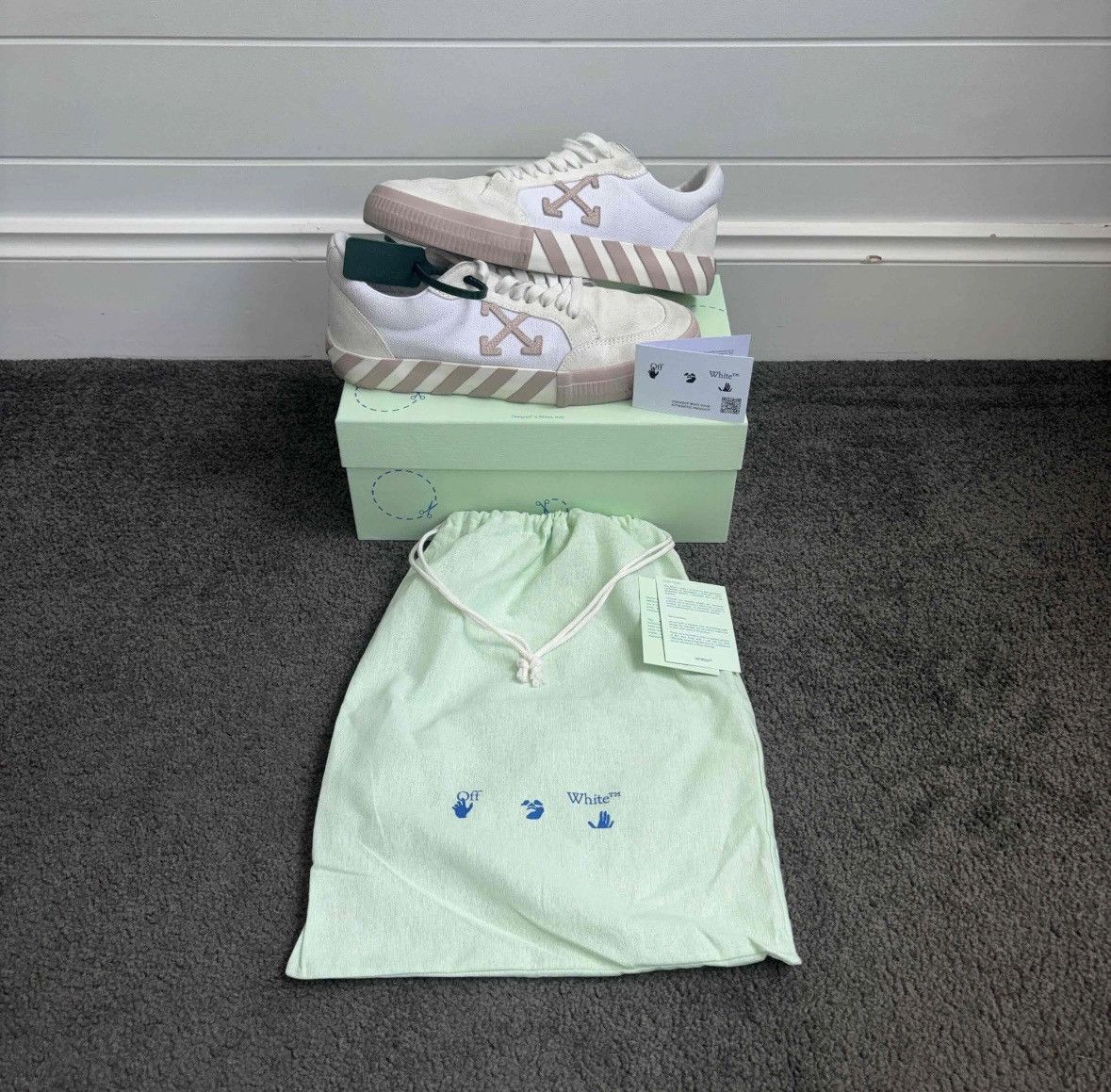Off-White Off-White Low Vulcanised Sneaker Size US 11 / IT 41 - 1 Thumbnail
