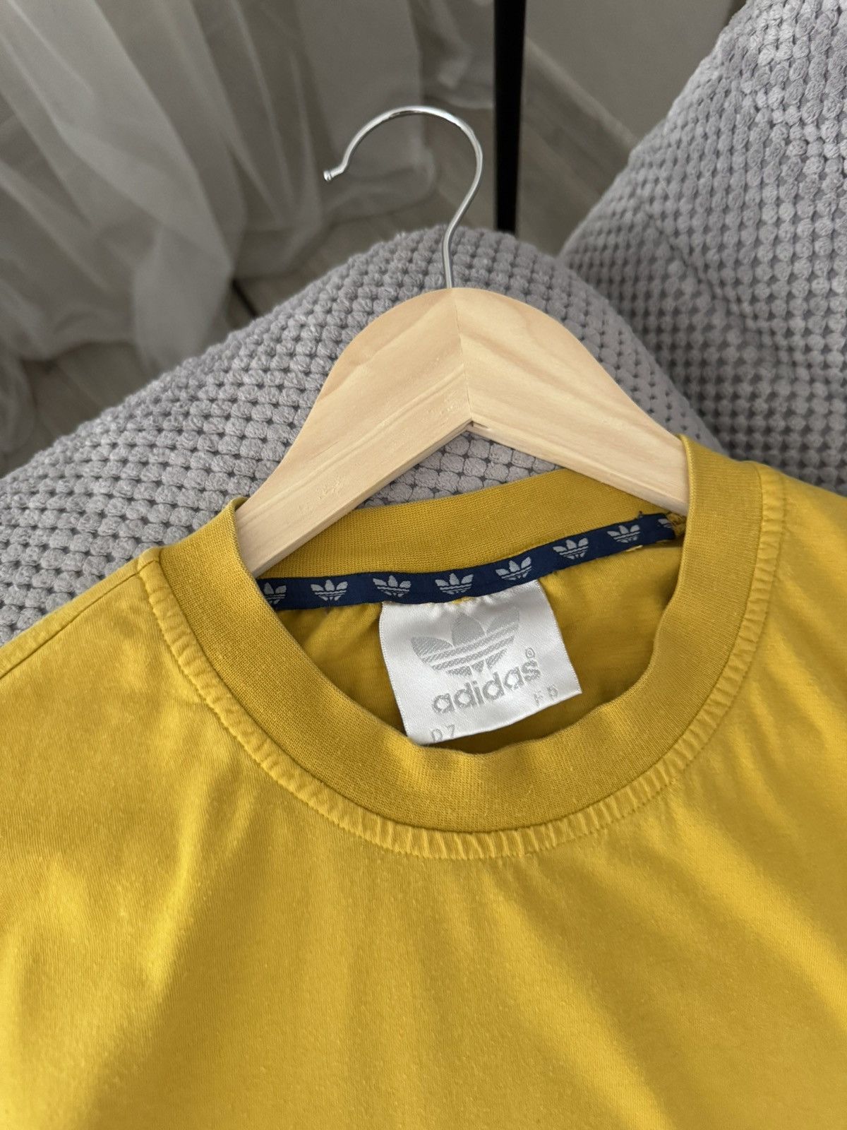 Adidas Adidas Vintage Big Logo Yellow T Shirt Size US L / EU 52-54 / 3 - 4 Thumbnail