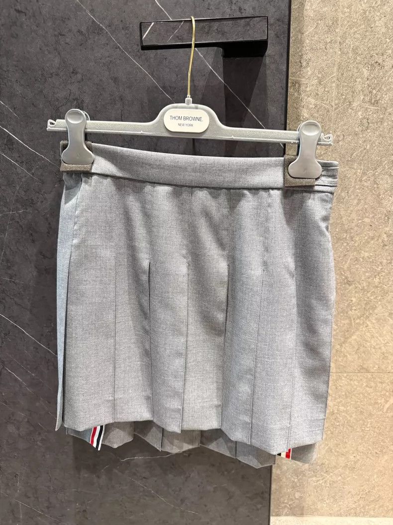 Thom Browne Thom Browne Women's pleated skirt Size 26" / US 2 / IT 38 - 1 Thumbnail