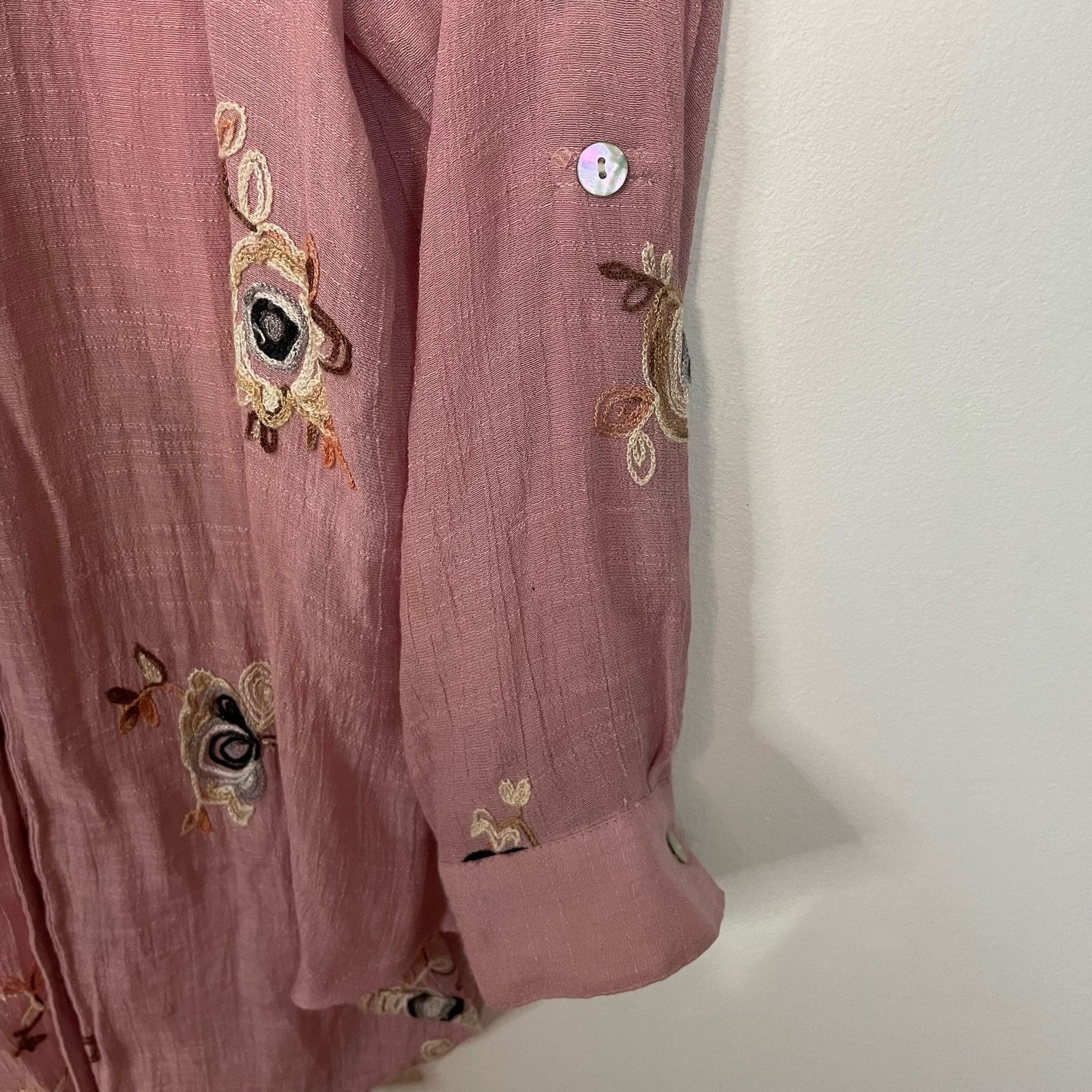 Anthropologie Fig & Flower Pink Blouse S Floral Embroidered Roll Tab Vneck Size S / US 4 / IT 40 - 2 Thumbnail