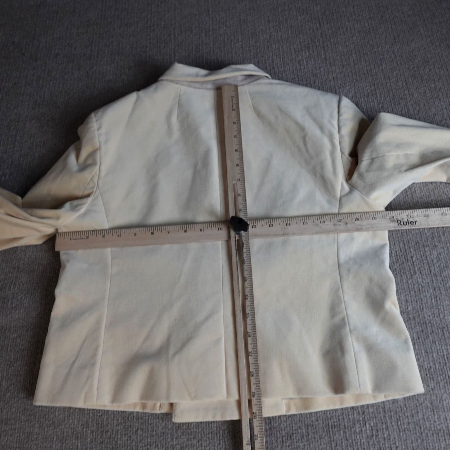 J.Crew J.CREW Blazer Women 10 Ivory Velvet Solid Long Sleeve Button Dry Clean Only Hoodie? (Note: This seems incorrect) Size L / US 10 / IT 46 - 7 Thumbnail