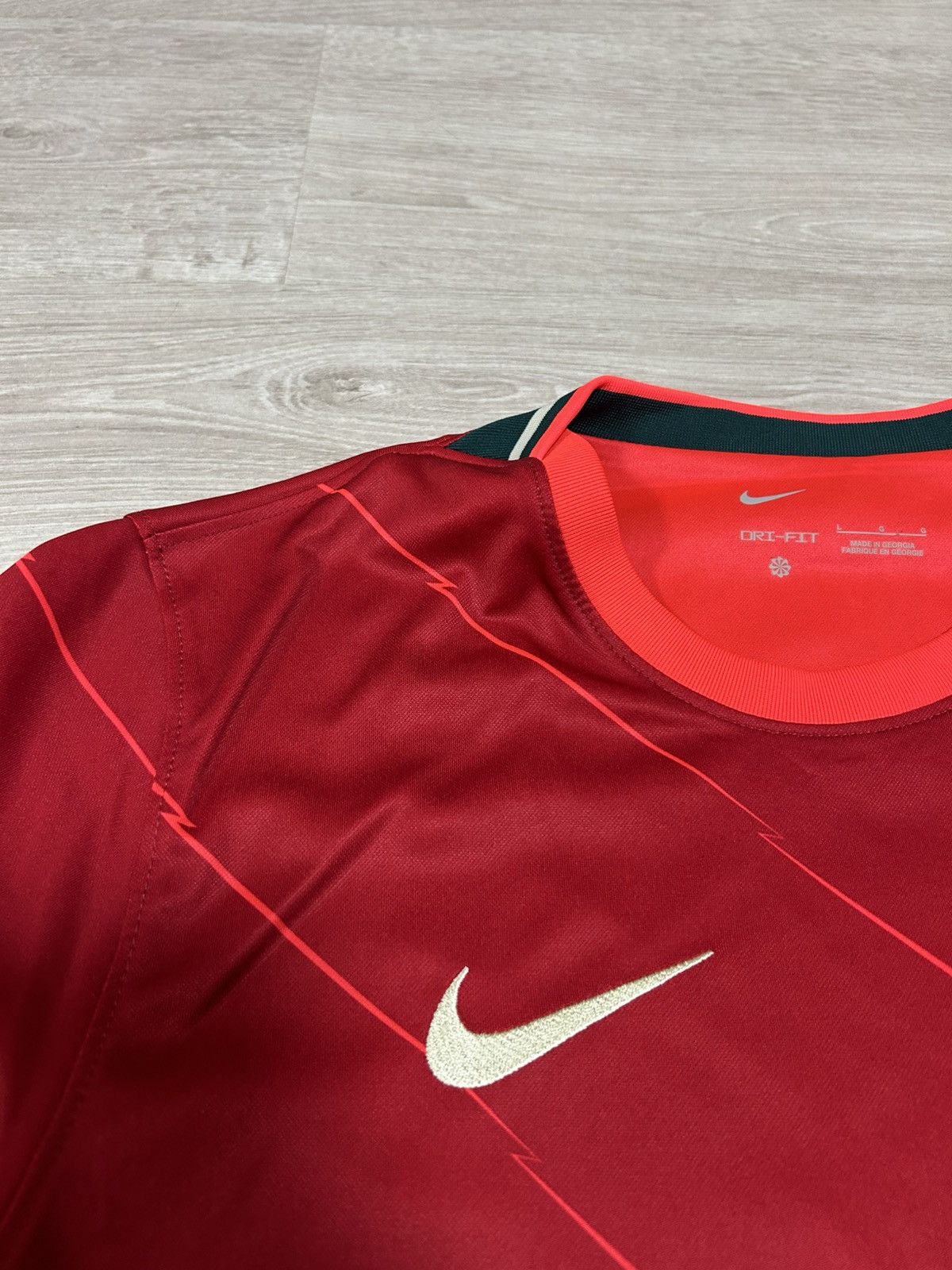 Nike Liverpool 2021/22 Home Football Shirt Nike Soccer Jersey Size US L / EU 52-54 / 3 - 6 Thumbnail