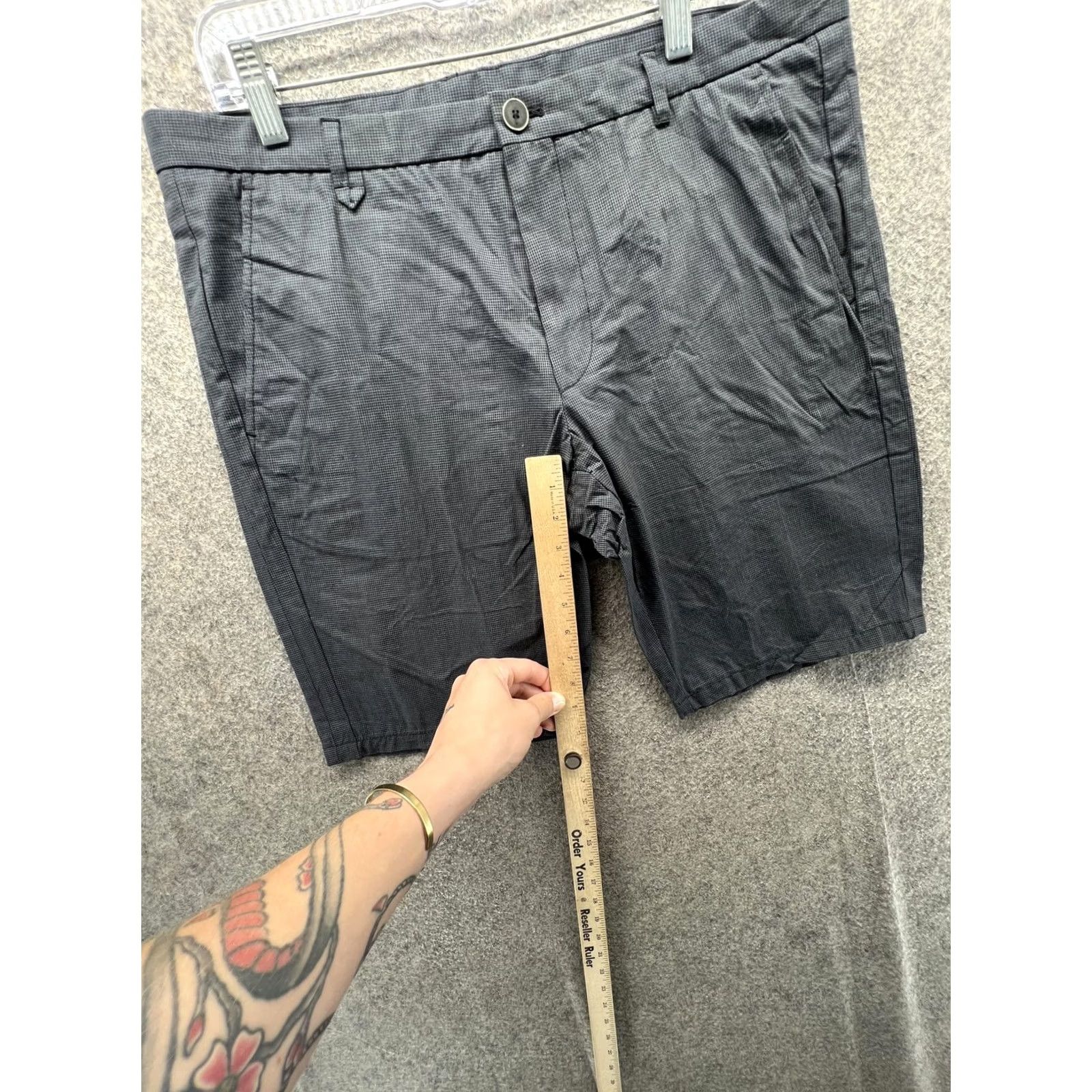 Hugo Boss Hugo Boss Shorts Mens 36 Gray Check Chino Flat Front 10 Inseam Casual Summer Mens Size US 36 / EU 52 - 2 Thumbnail