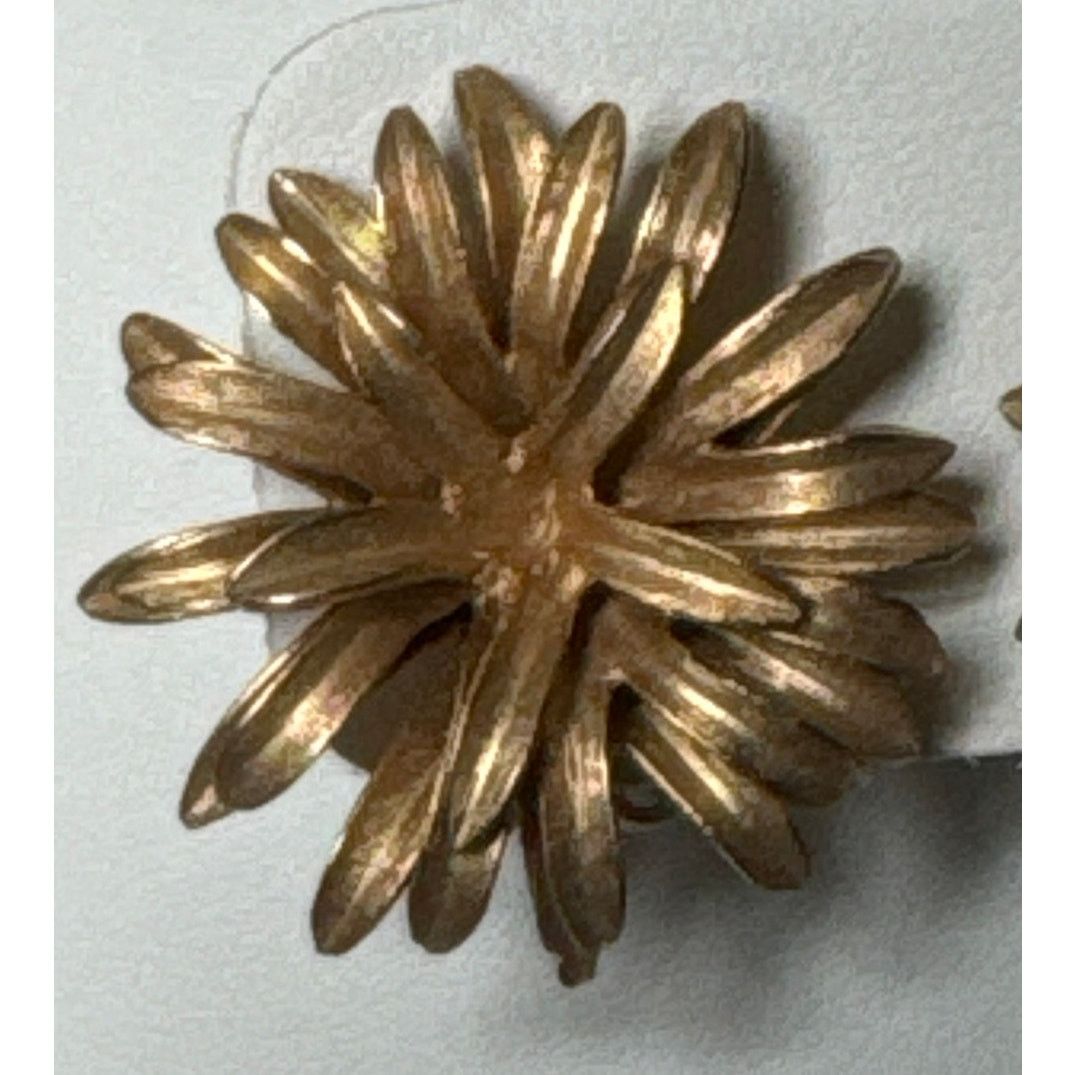Vintage Mid century vintage gold tone flower clip on earings Size ONE SIZE - 2 Thumbnail