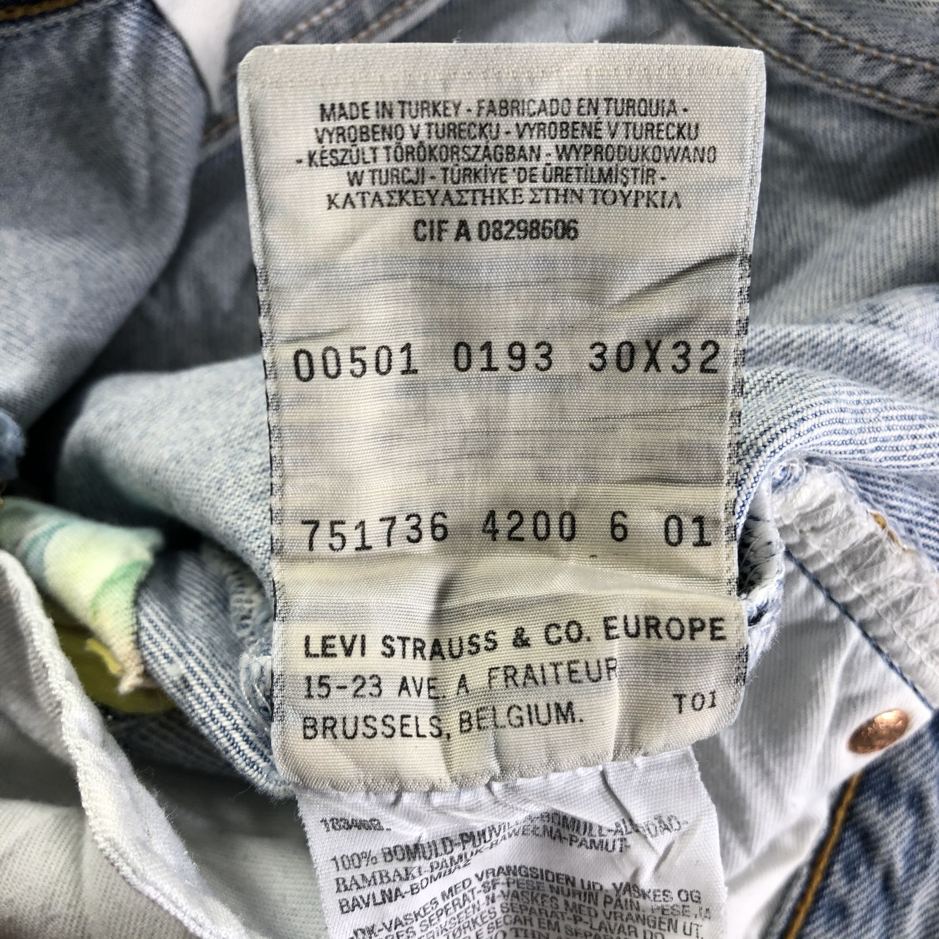 Levi's Vintage 90s Light Wash Levis 501 Jeans-J3812 Size US 29 - 13 Thumbnail