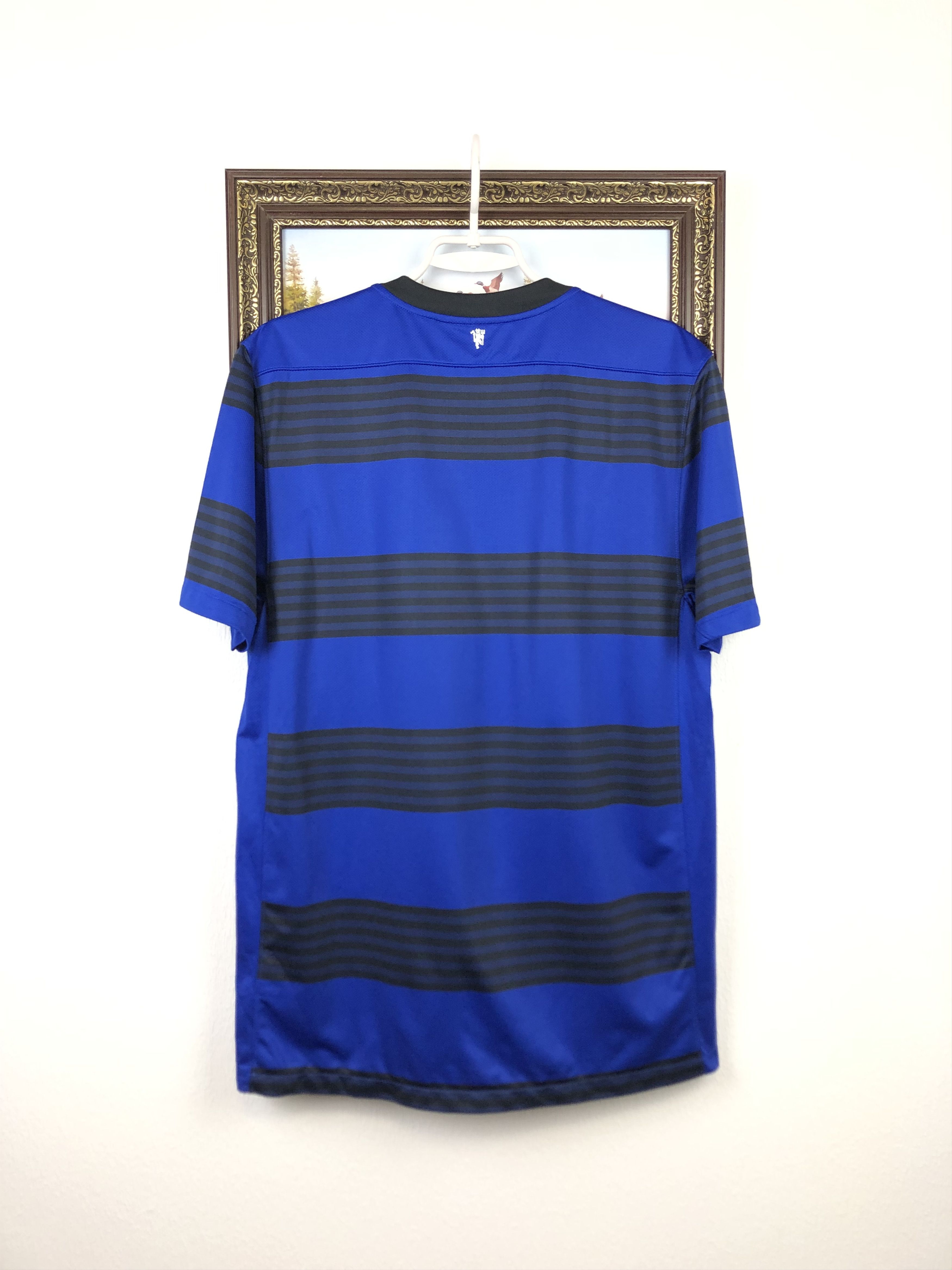 Nike Manchester United football shirt 2011 Soccer Nike Jersey Size US L / EU 52-54 / 3 - 11 Thumbnail