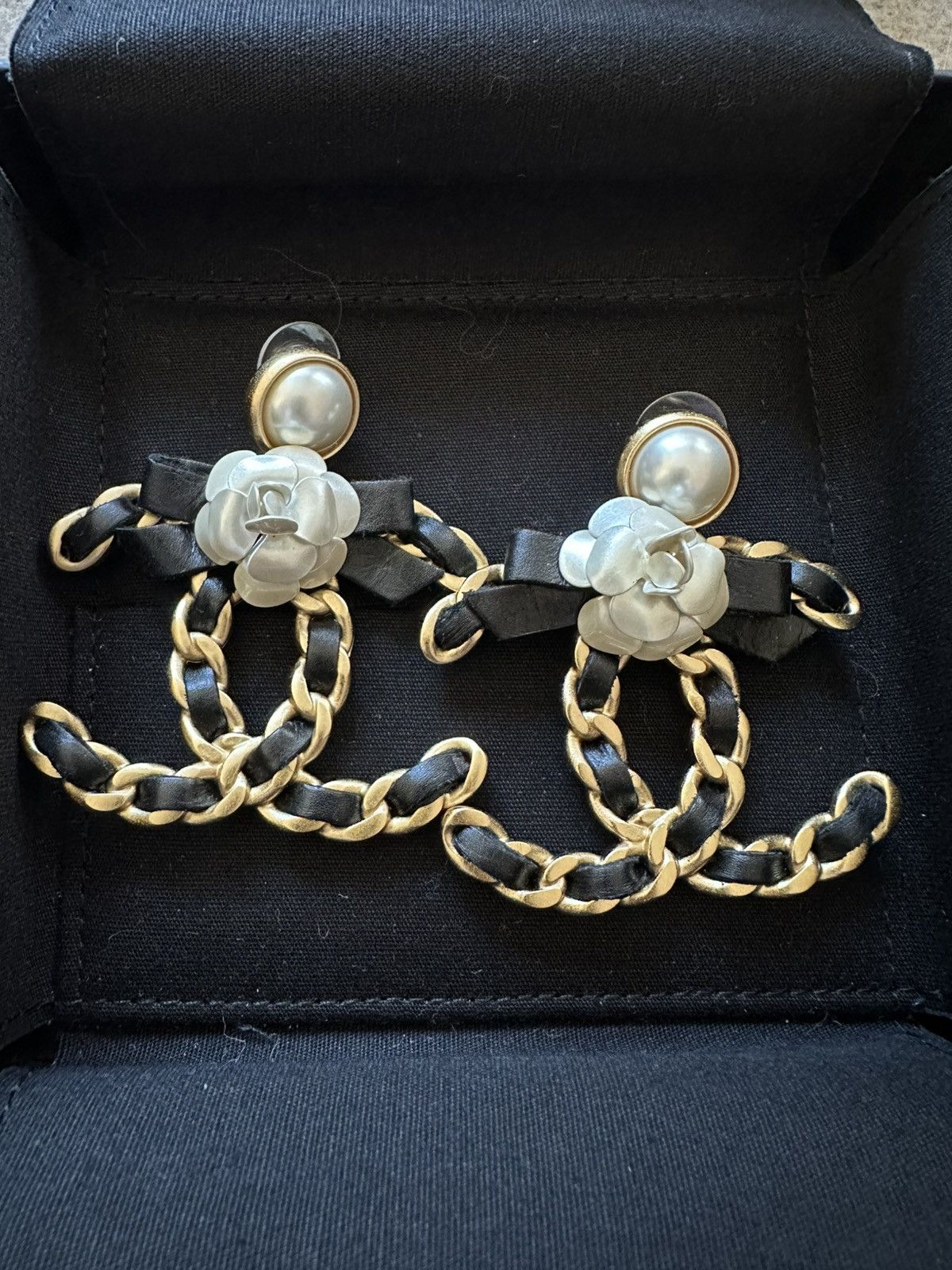 Chanel Chanel 20A Camellia Double C earrings Size ONE SIZE - 1 Thumbnail