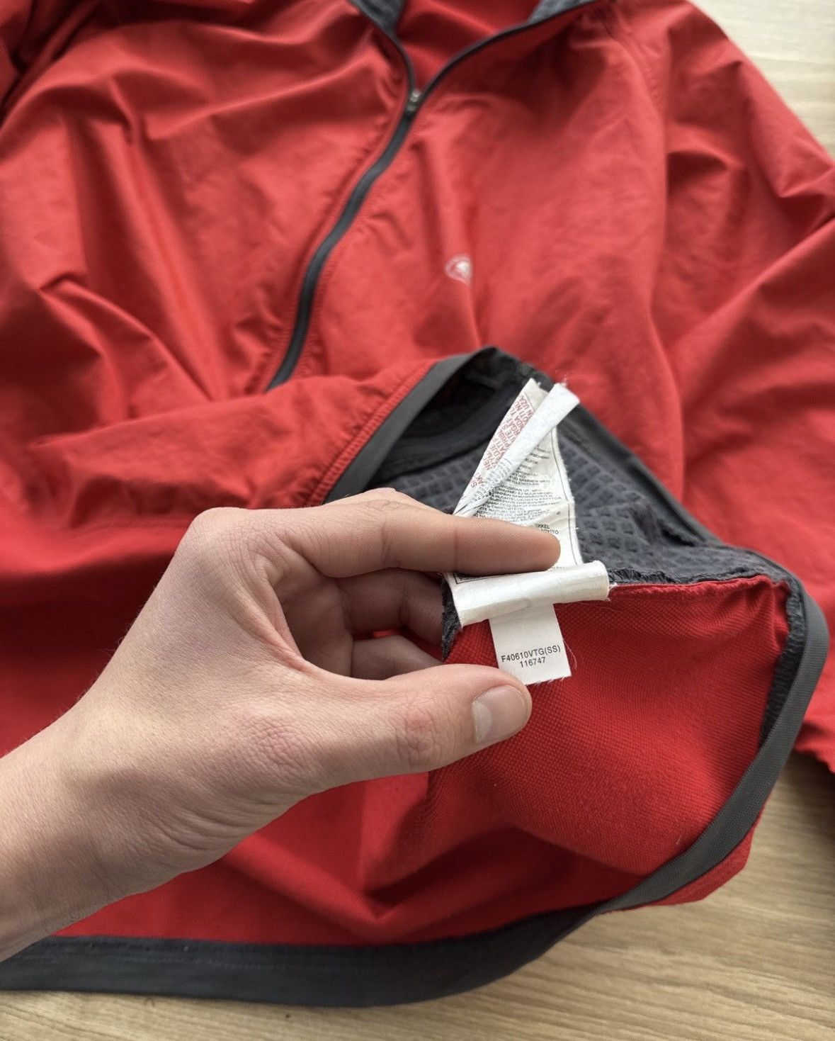 Nike ACG × Vintage Vintage Nike ACG 90 light nylon red jacket Size US M / EU 48-50 / 2 - 11 Thumbnail