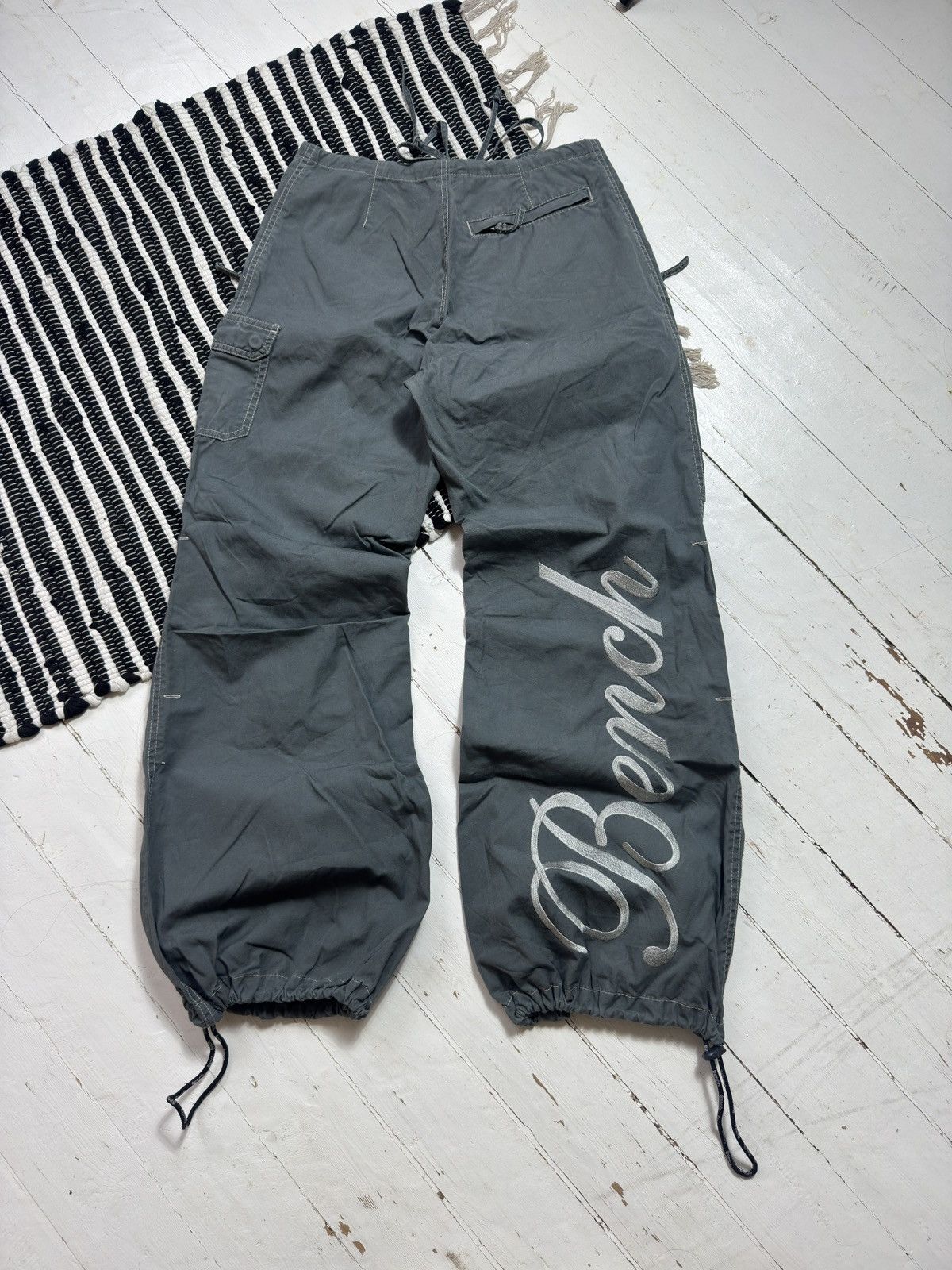 Bench VINTAGE BENCH BIG LOGO 2000s PARACHUTE GORPCORE PANTS Size 28" / US 6 / IT 42 - 1 Thumbnail