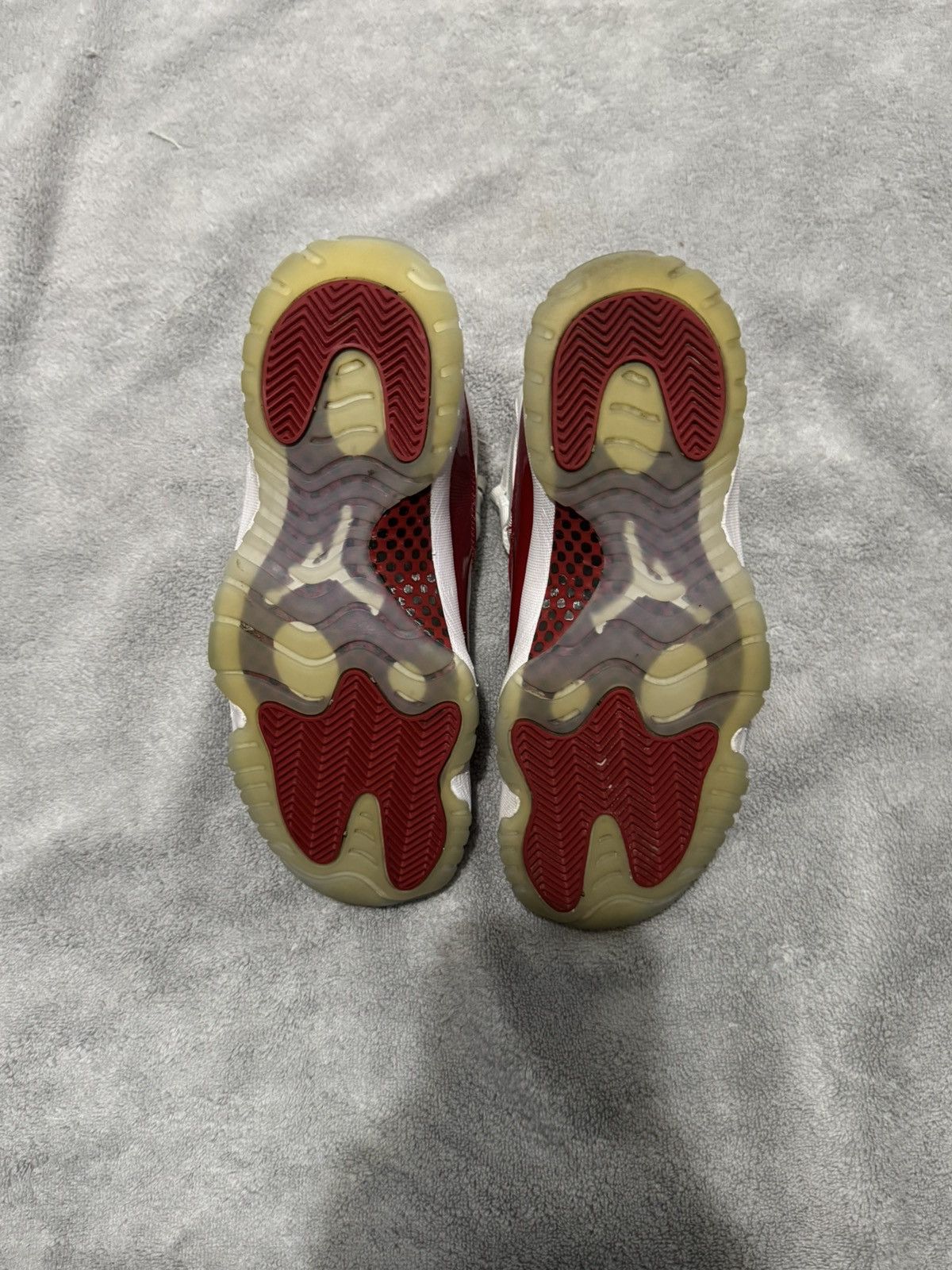 Nike Jordan 11 Cherry Red Size 8.5 Used No Box Size US 8.5 / EU 41-42 - 4 Thumbnail