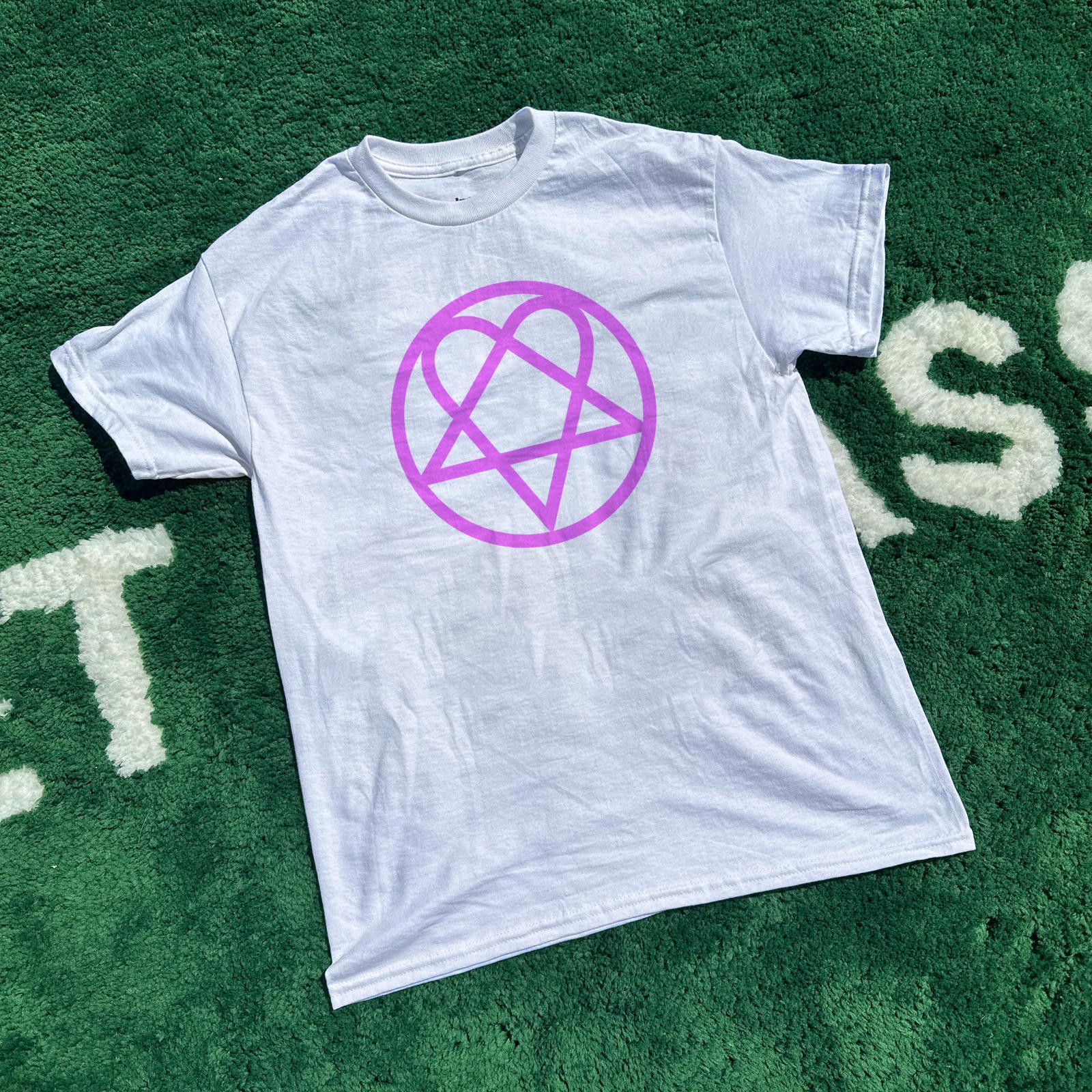 Japanese Brand Heartagram Tee White Pink Size US M / EU 48-50 / 2 - 1 Thumbnail