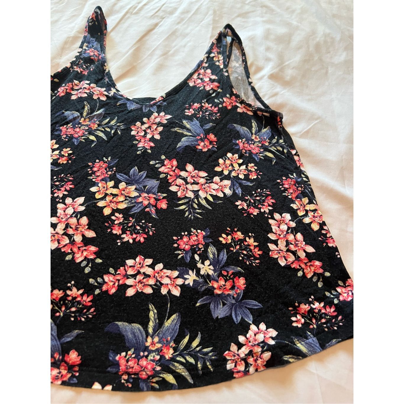 American Eagle Outfitters American Eagle Soft & Sexy Crepe Floral Tank Top Woman’s Siz Size M / US 6-8 / IT 42-44 - 2 Thumbnail