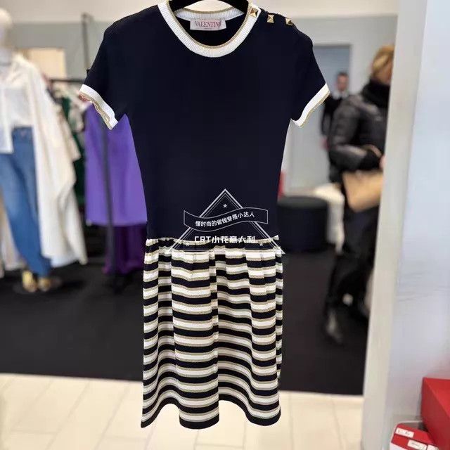 Valentino Valentino dress Size M / US 6-8 / IT 42-44 - 1 Thumbnail