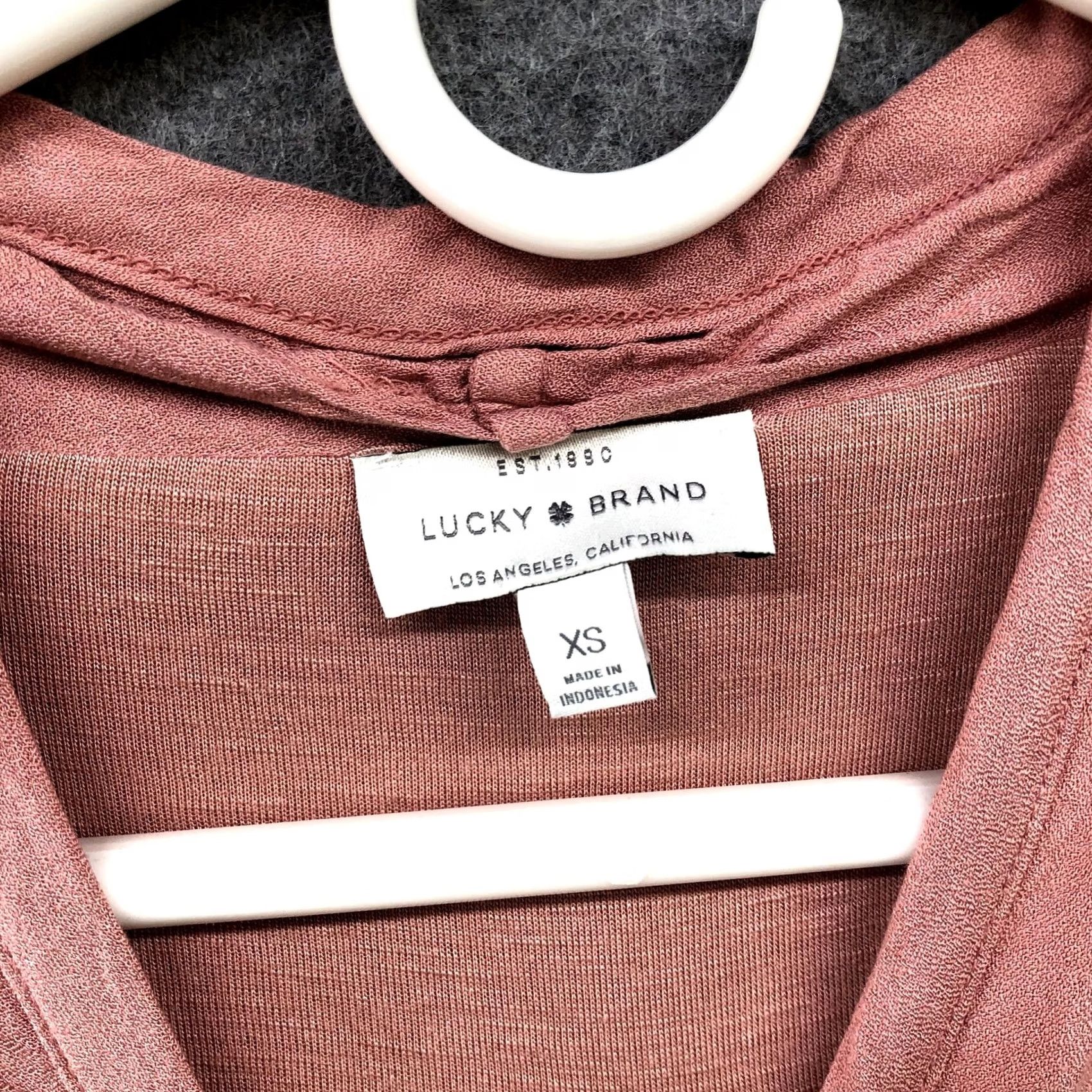 Lucky Brand Lucky Brand Long Sleeve Top Womens XS Pink V-neck Button Front Rayon High Low Blouse Shirt Knit White? Size XS / US 0-2 / IT 36-38 - 5 Thumbnail