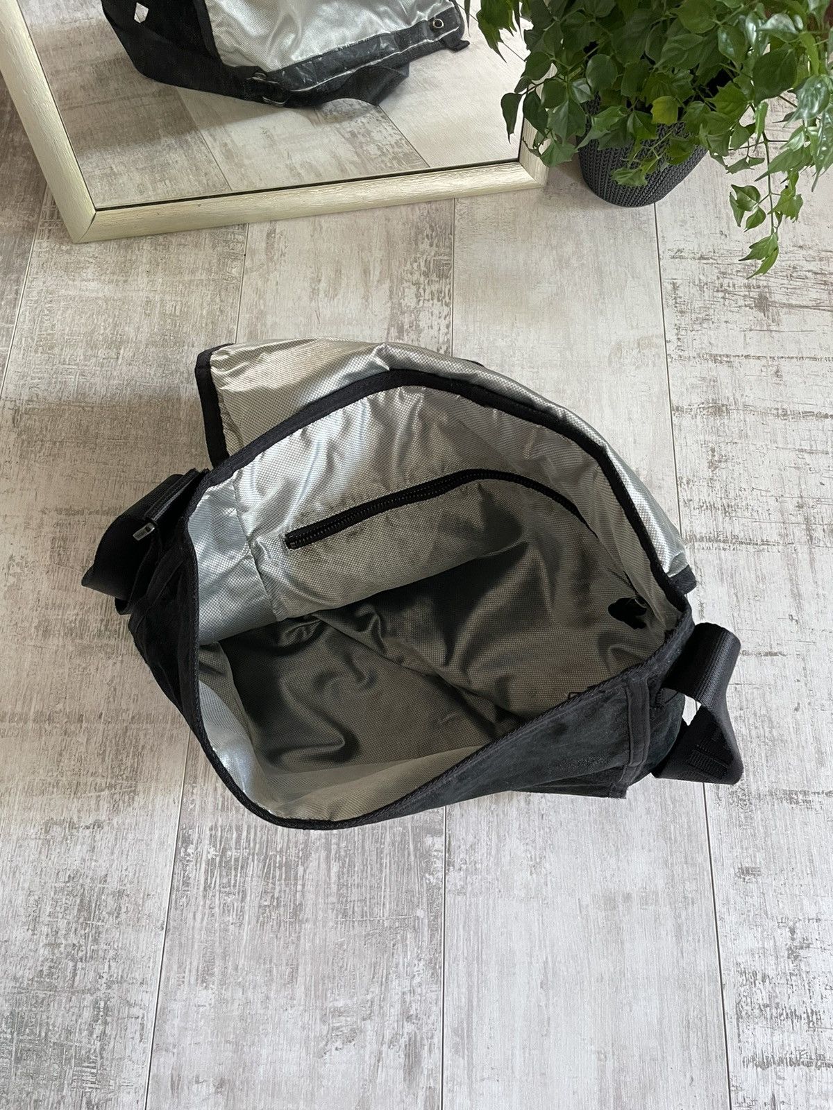 Diesel × Vintage Diesel Suede Vintage Bags Y2K Lights Black Logo Japanese Size ONE SIZE - 4 Thumbnail