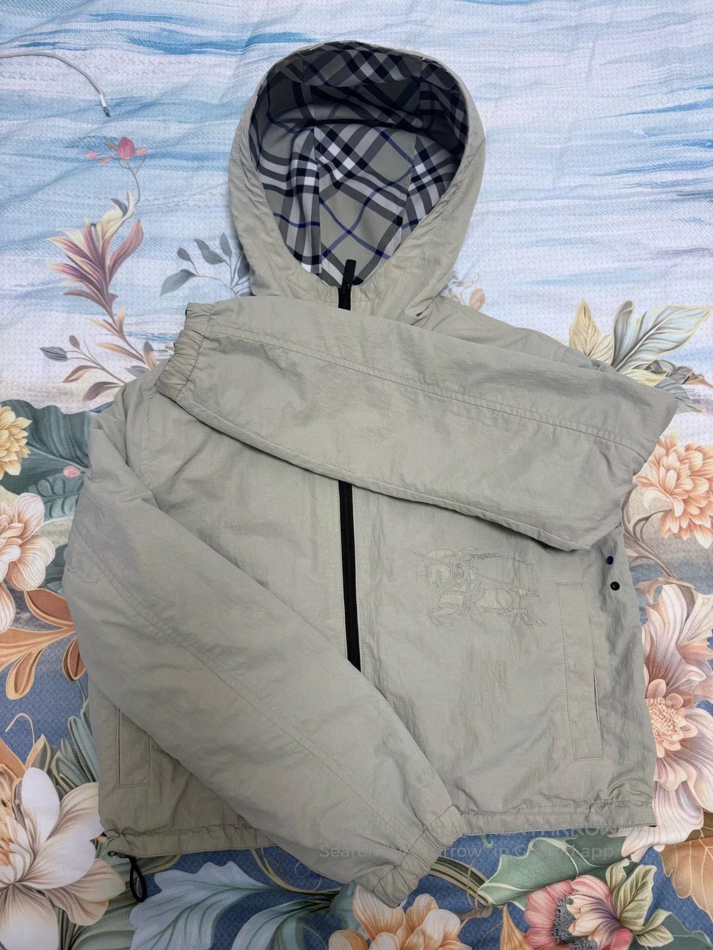 Burberry Burberry Reversible Hooded Jacket. Size XS / US 0-2 / IT 36-38 - 3 Thumbnail