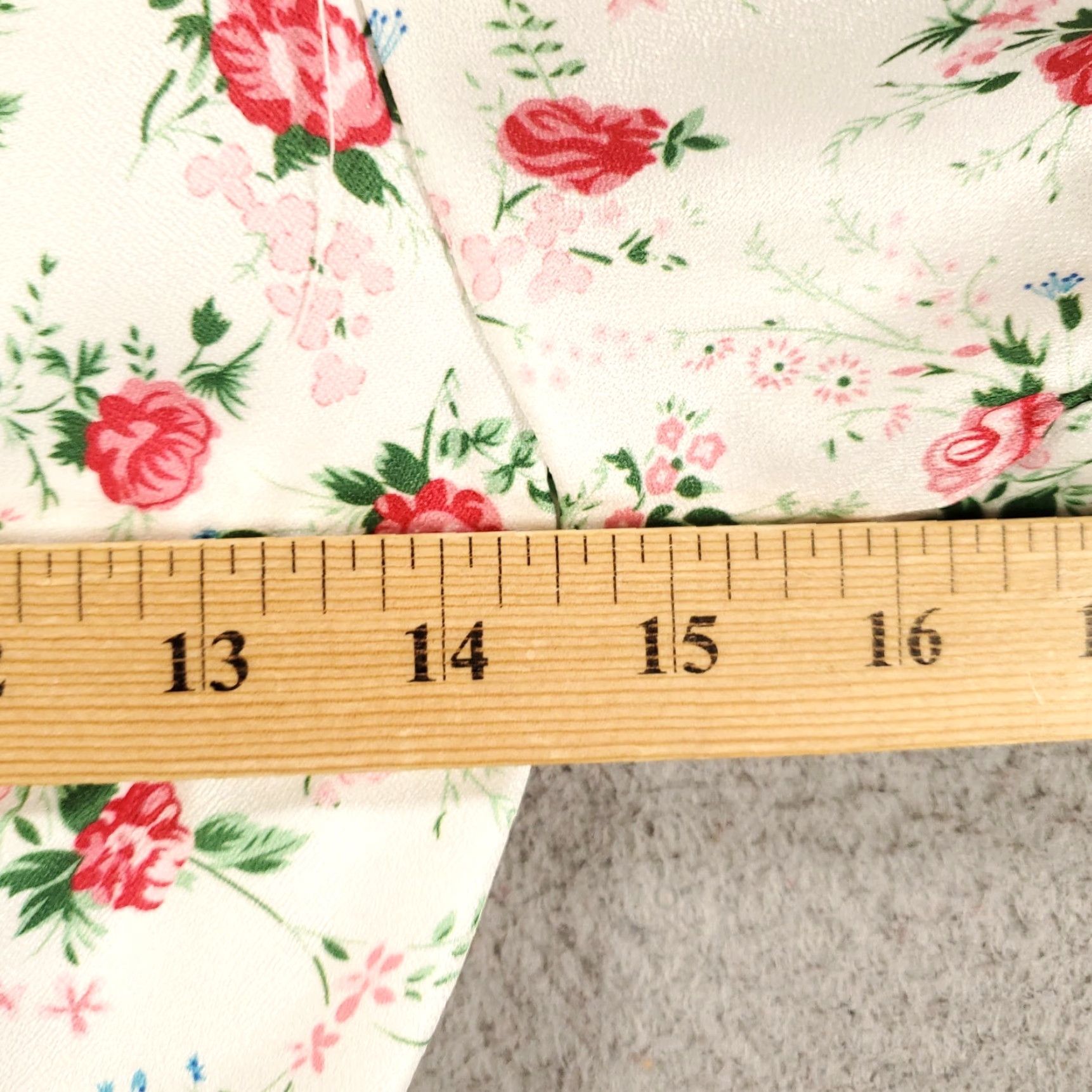 Lulus Lulus Crop Top Womens Small White Red Roses Puff Sleeve Smocked Cute Factor Size S / US 4 / IT 40 - 4 Thumbnail