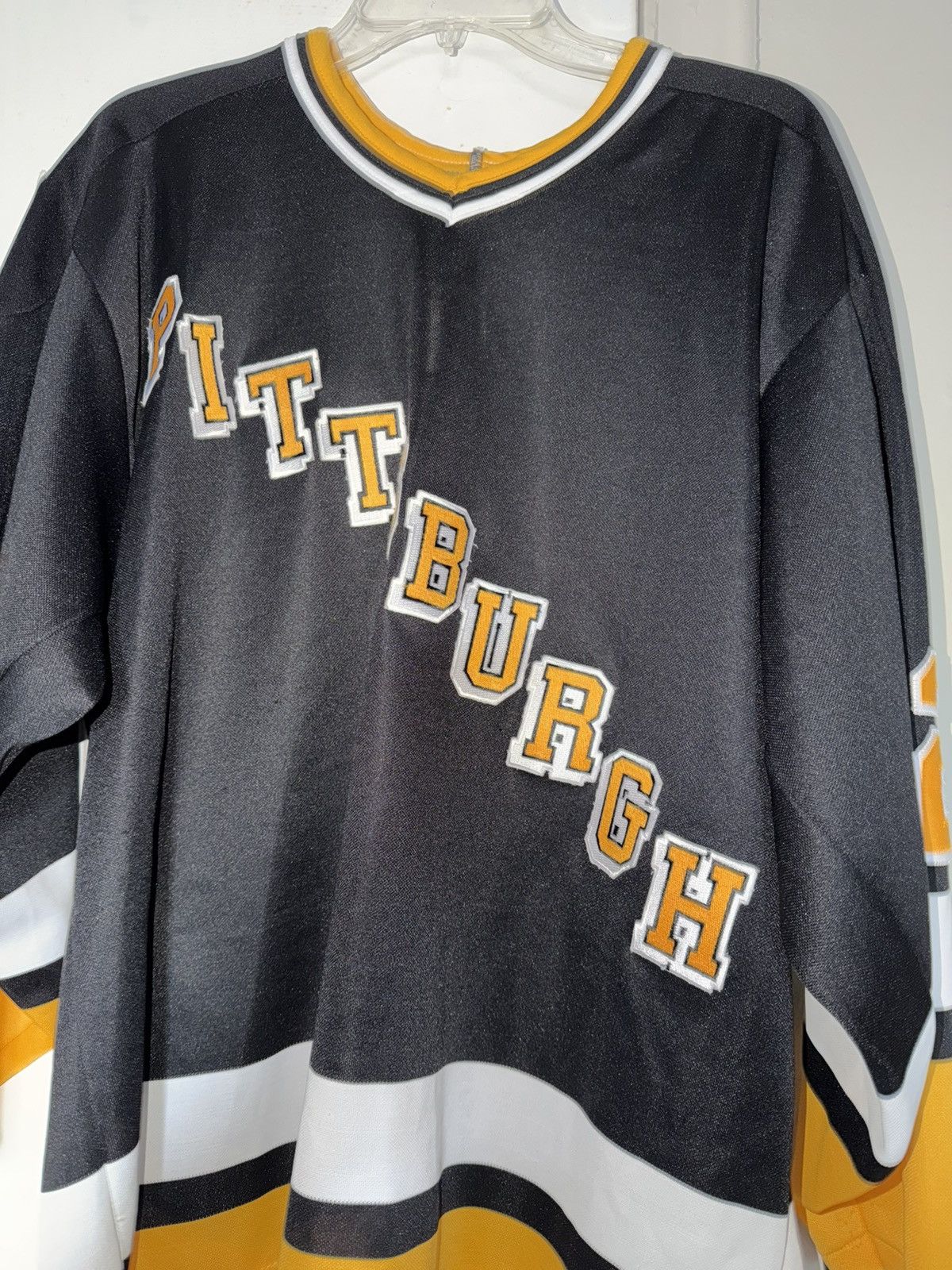 Ccm CCM NHL Hockey Pittsburgh Penguins Luc Robitaille Jersey Men Size US L / EU 52-54 / 3 - 3 Thumbnail