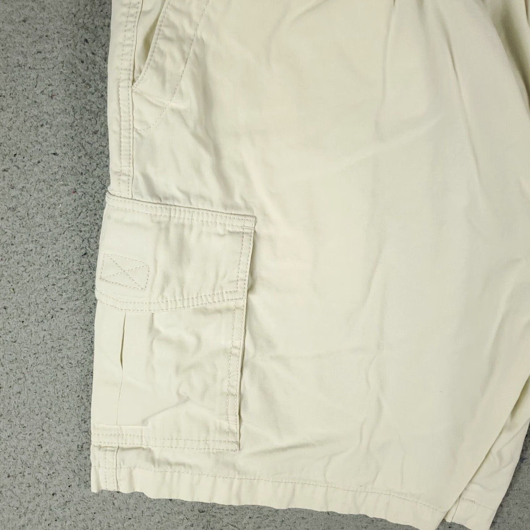 Tommy Bahama VINTAGE Tommy Bahama Cargo Shorts Men XL Ivory Casual Outdoor 2000s Size US 38 / EU 54 - 2 Thumbnail