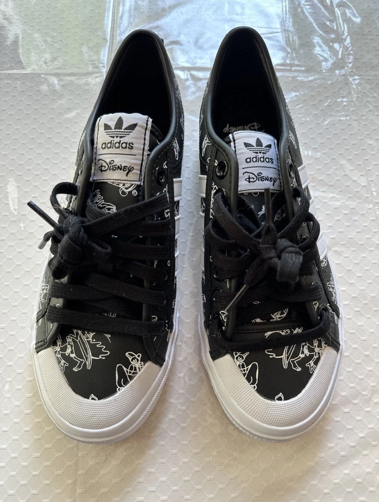 Adidas × Disney Adidas x Disney Nizaa Men's Size 7 Goofy Sneaker Size US 7 / EU 40 - 4 Thumbnail