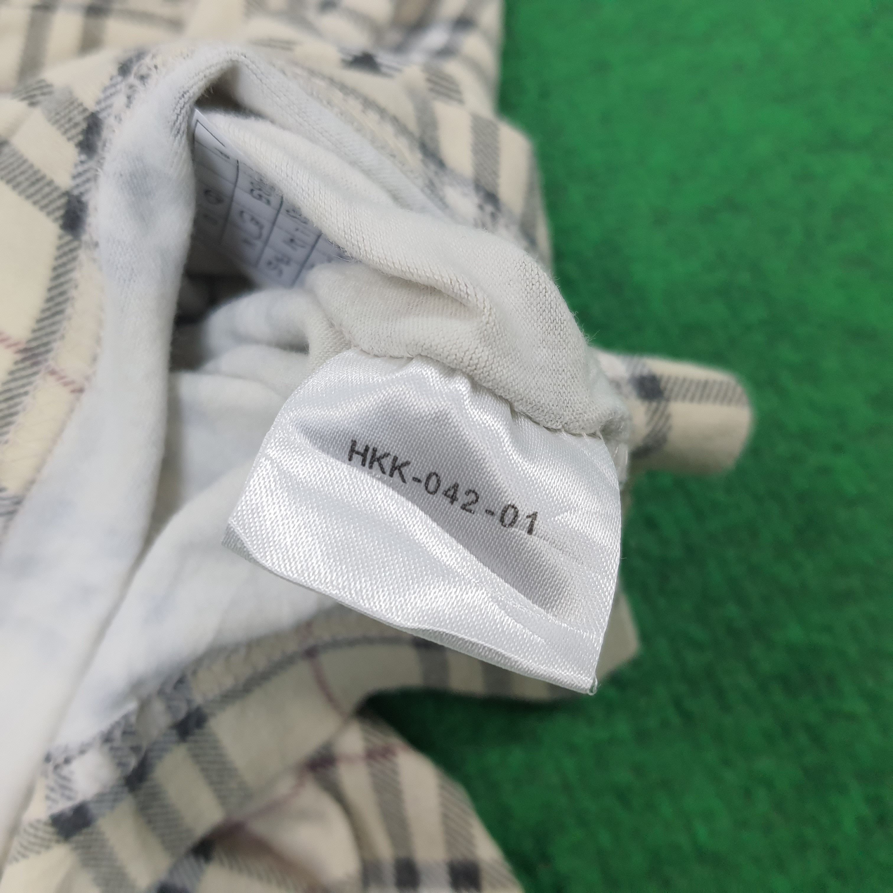 Burberry × Vintage Vintage Burberry London Nova Check Tshirt C219N33 Size S / US 4 / IT 40 - 6 Thumbnail