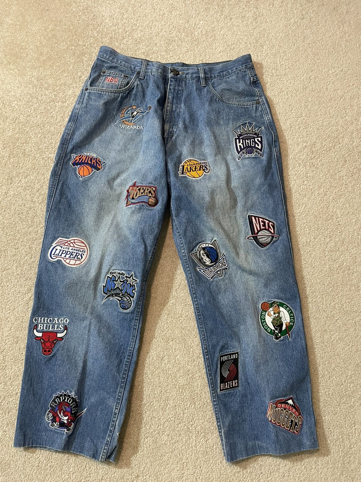 basketcase gallery 2003 Vintage NBA Patch Jeans by UNK Size US 35 - 1 Thumbnail