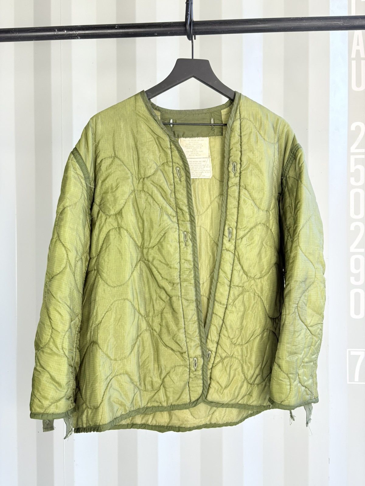 Vintage Vintage Repaired Army Liner Jacket Grunge Thrashed Faded Size US XL / EU 56 / 4 - 1 Thumbnail