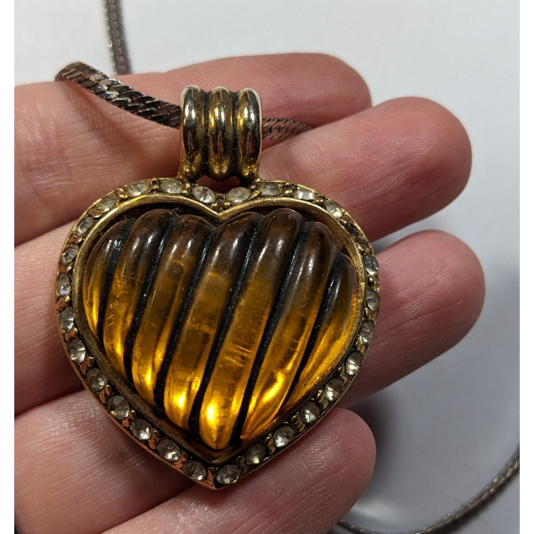 Other Vintage Coquette Honey Lucite Heart Pendant Necklace Size ONE SIZE - 7 Thumbnail