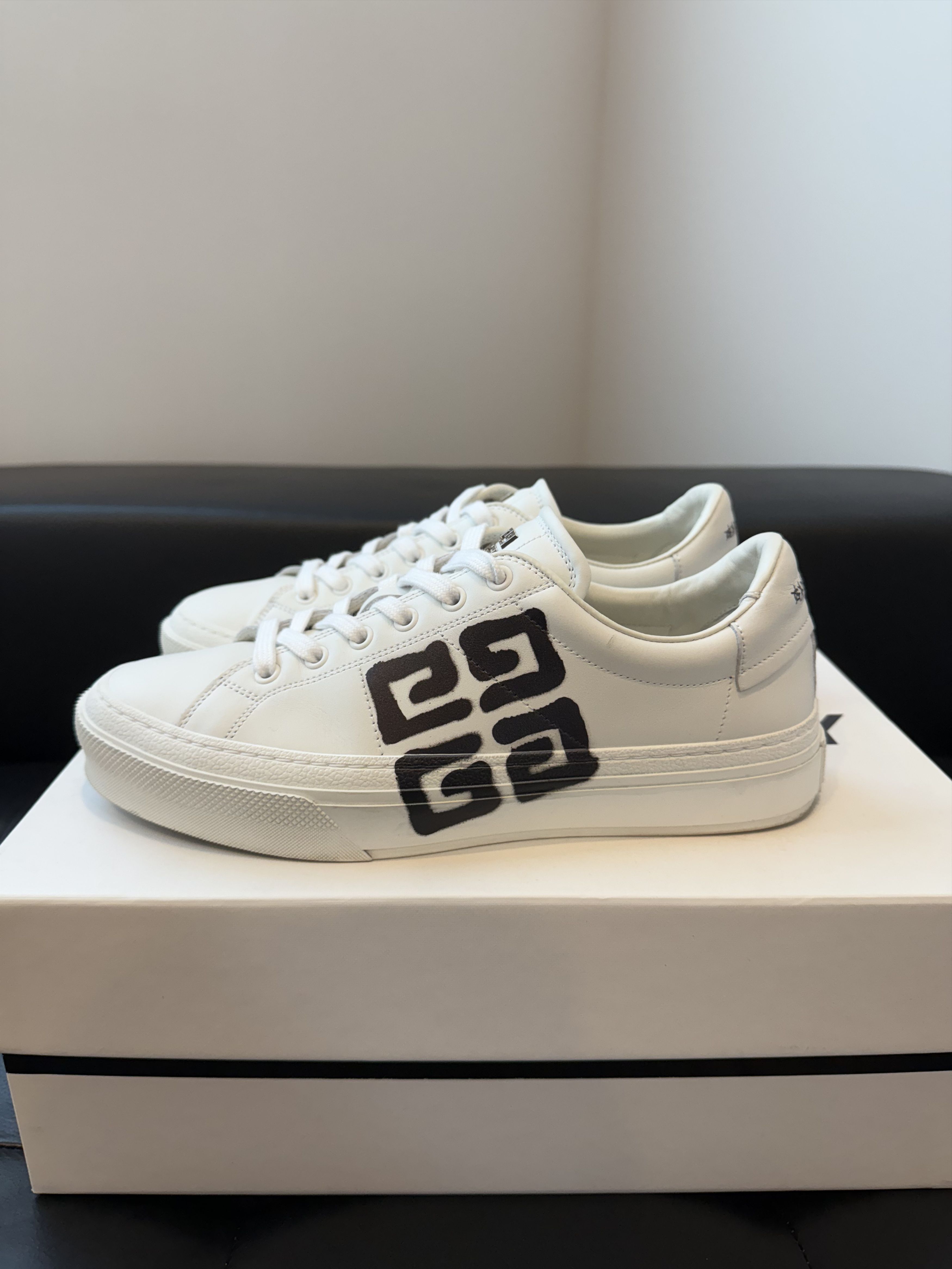 Givenchy Givenchy City Sport Sneakers Size US 7 / EU 40 - 2 Thumbnail