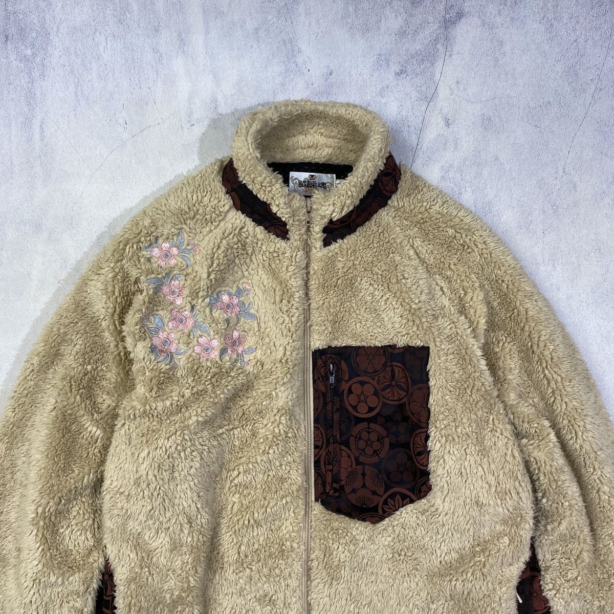 Japanese Brand Karakuri Tamashii Sakura Floral Embroidery Boa Fleece Jacket Size US XL / EU 56 / 4 - 2 Thumbnail