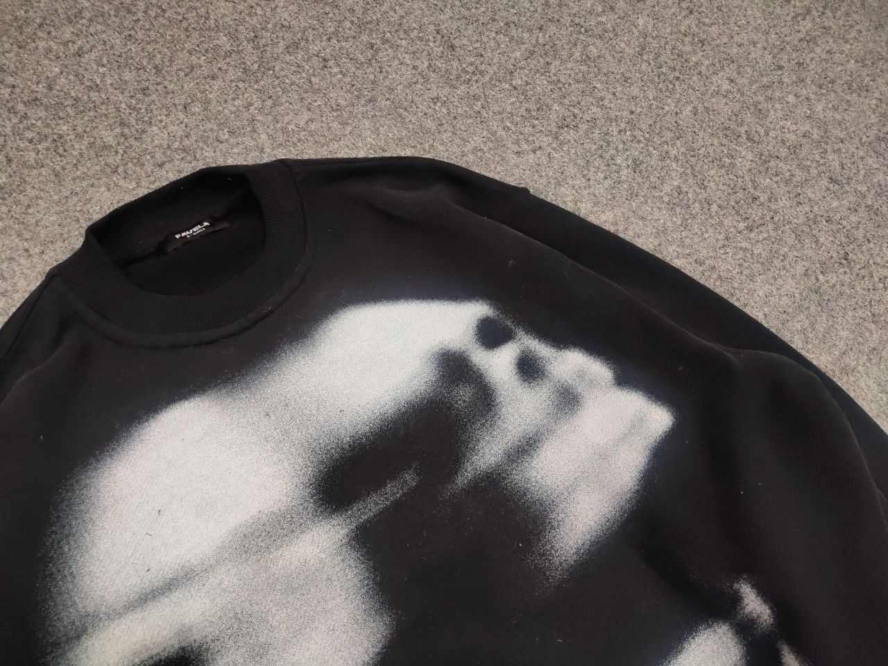 FAVELA Favela Design Oversized Face Graphic Sweatshirt Raf Style Size US S / EU 44-46 / 1 - 11 Thumbnail