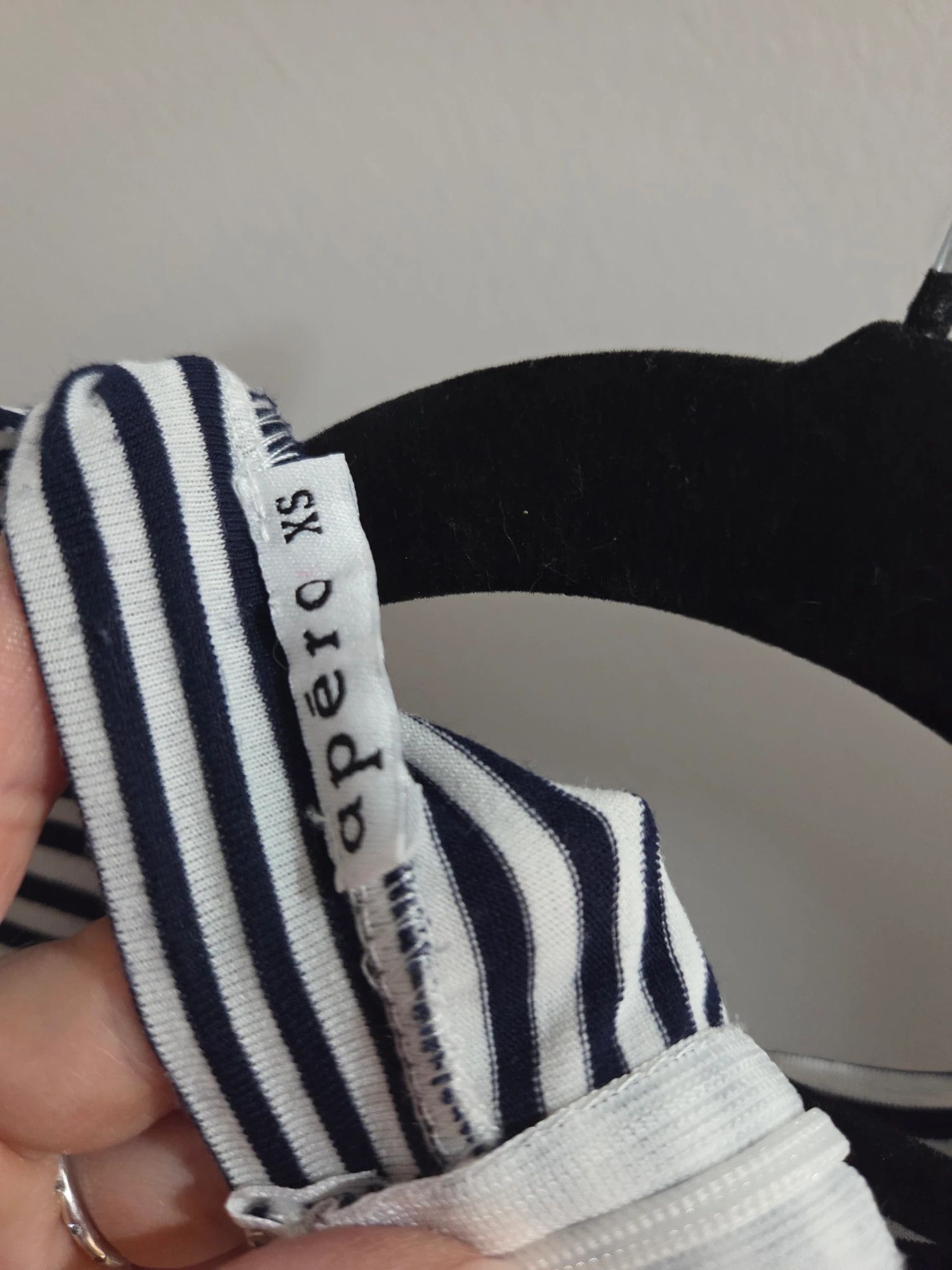 Aeropostale Apéro Women's Striped Long Sleeve Crew Neck Top Navy White XS Size XS / US 0-2 / IT 36-38 - 2 Thumbnail
