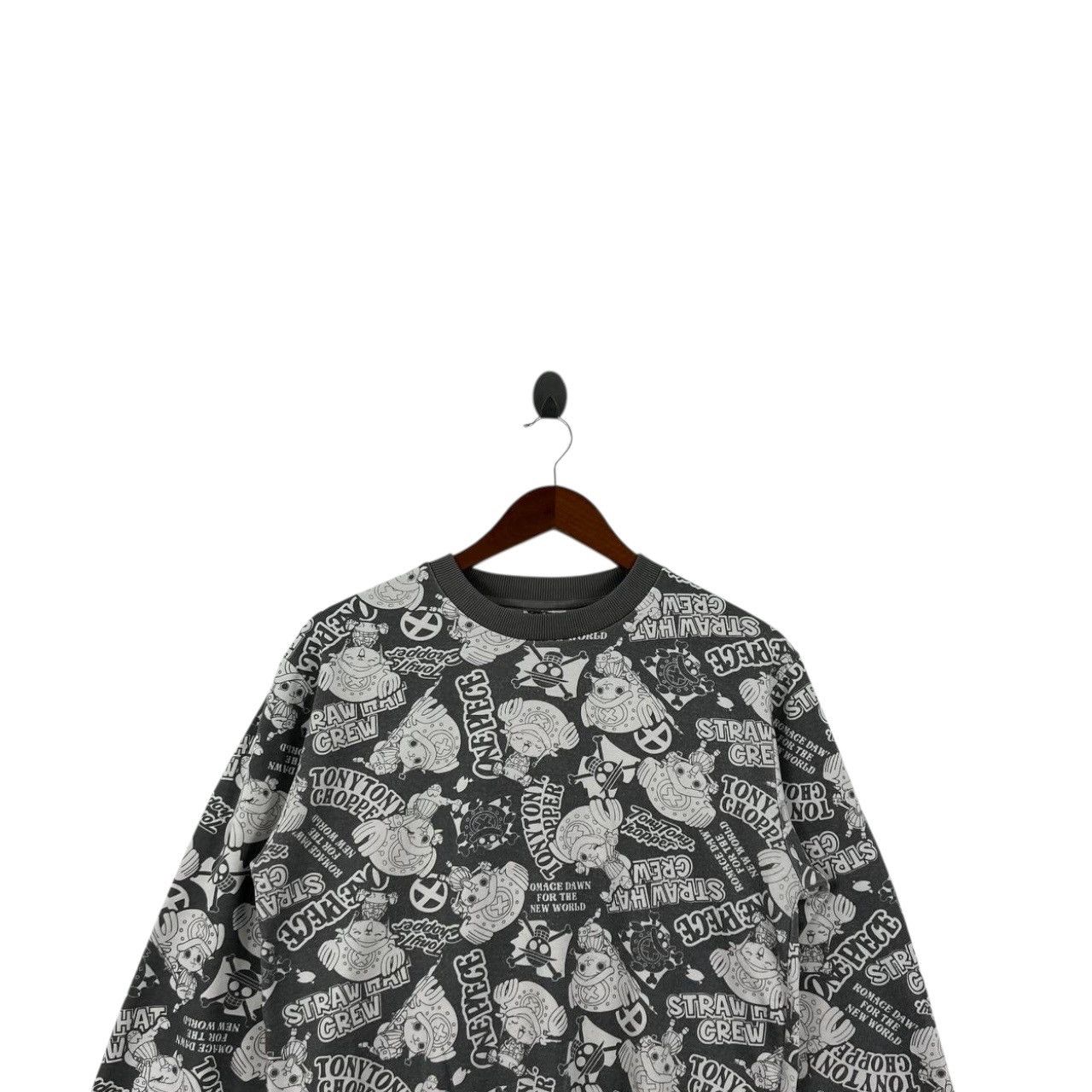 One Piece ANIME ONE PIECE Chopper Straw Hat Crew Manga AOP Sweatshirt Size M / US 6-8 / IT 42-44 - 2 Thumbnail