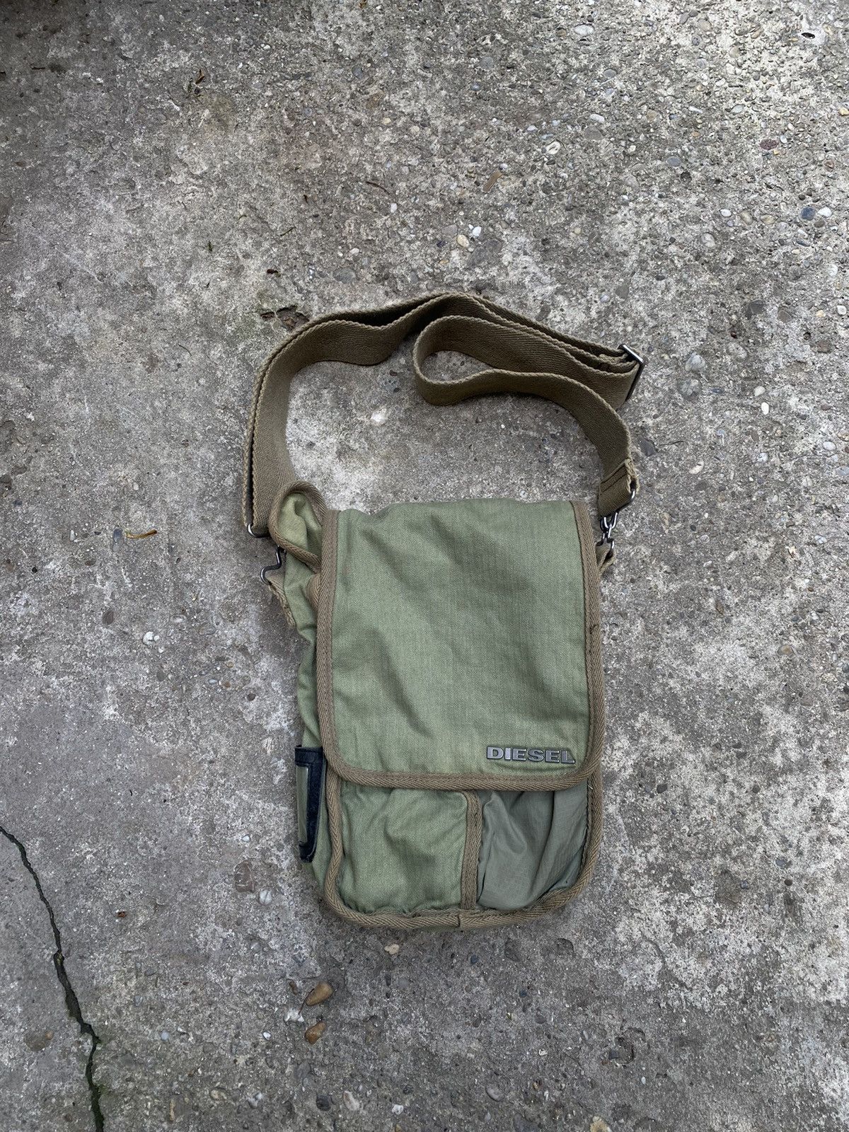 Diesel Diesel sling bag Vintage Y2K multi pocket bag military 90s