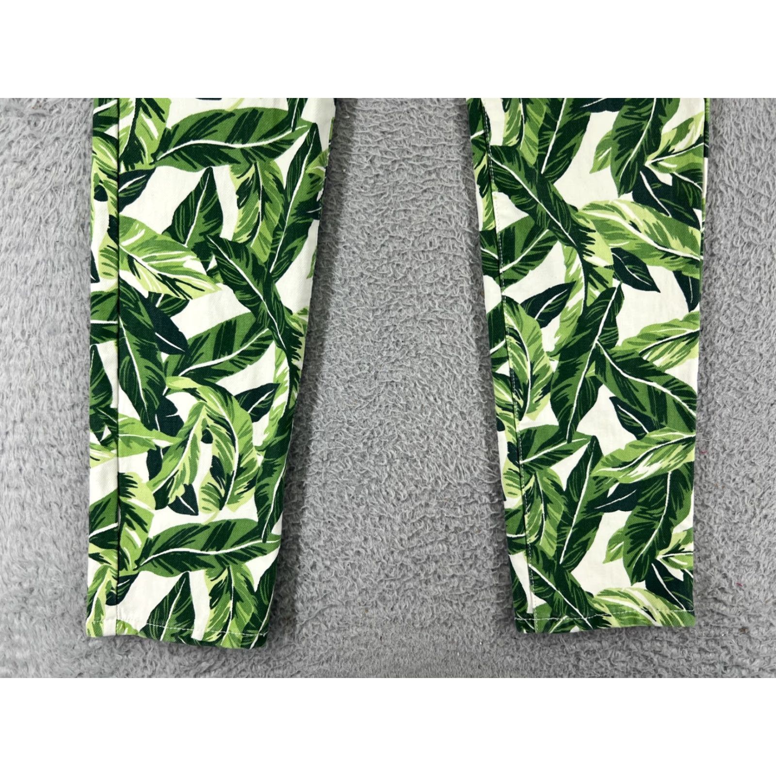 J.McLaughlin J. McLaughlin Jeans Women's 8 Green Floral Palm Denim Cotton Blend 90s Style Mid Rise 5-Pocket Inseam 30" Tapered Mens Womens Size 30" / US 8 / IT 44 - 2 Thumbnail