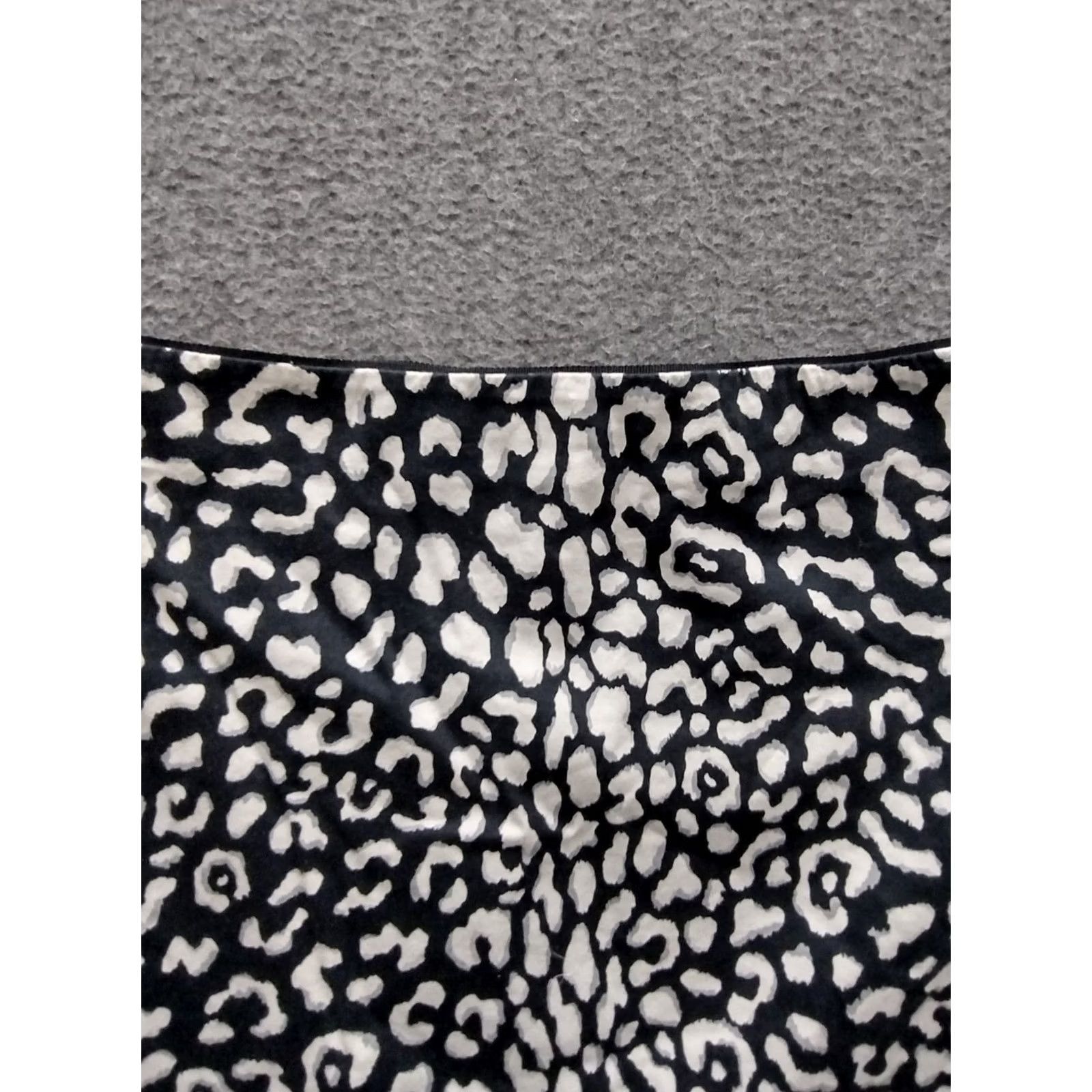 White House Black Market VINTAGE White House Black Market Pencil Skirt Women Knee Length Black White Leopard Size 4 XS-XS? Size 27" / US 4 / IT 40 - 3 Thumbnail