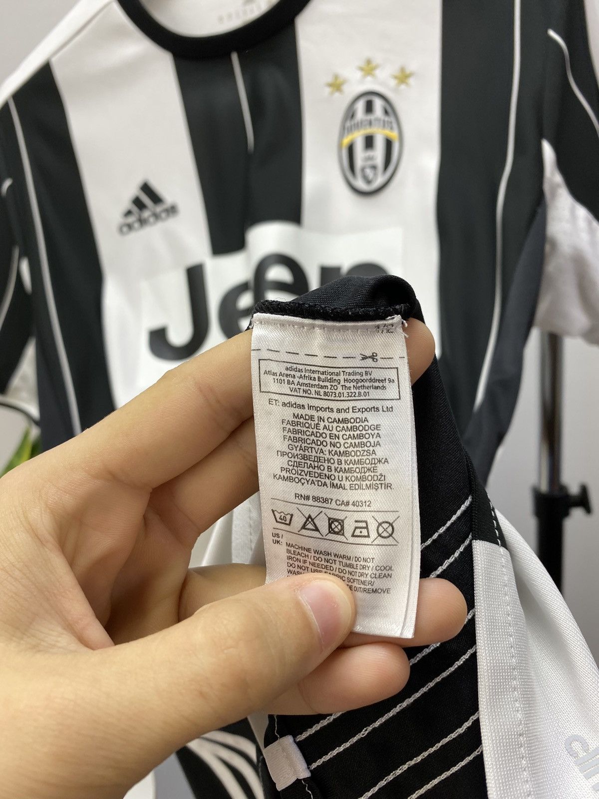 Adidas JUVENTUS ADIDAS 2016 2017 FOOTBALL HOME JERSEY Size US M / EU 48-50 / 2 - 11 Thumbnail