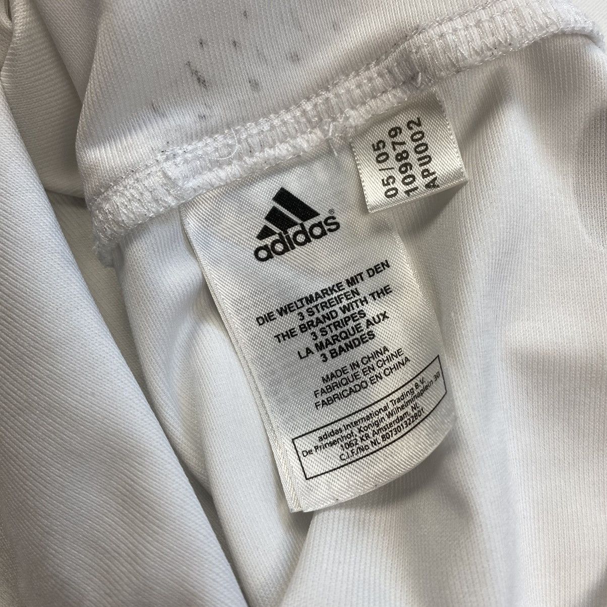 Vintage Real Madrid x Adidas “Robinho” Vintage 2005 Jersey Size US M / EU 48-50 / 2 - 8 Thumbnail