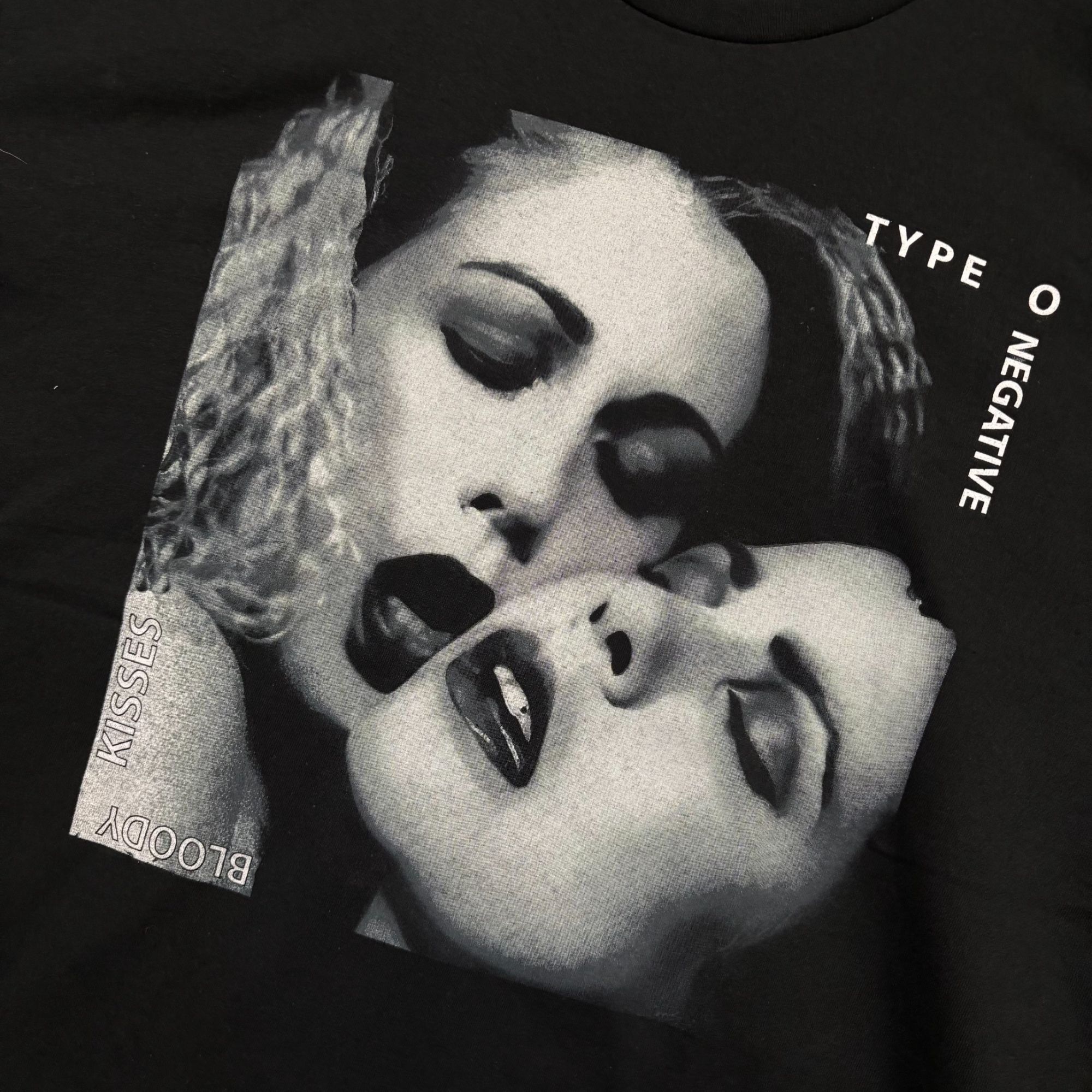 Band Tees Type O Negative Bloody Kisses Gothic Metal Band Tee XL Size US XL / EU 56 / 4 - 4 Thumbnail