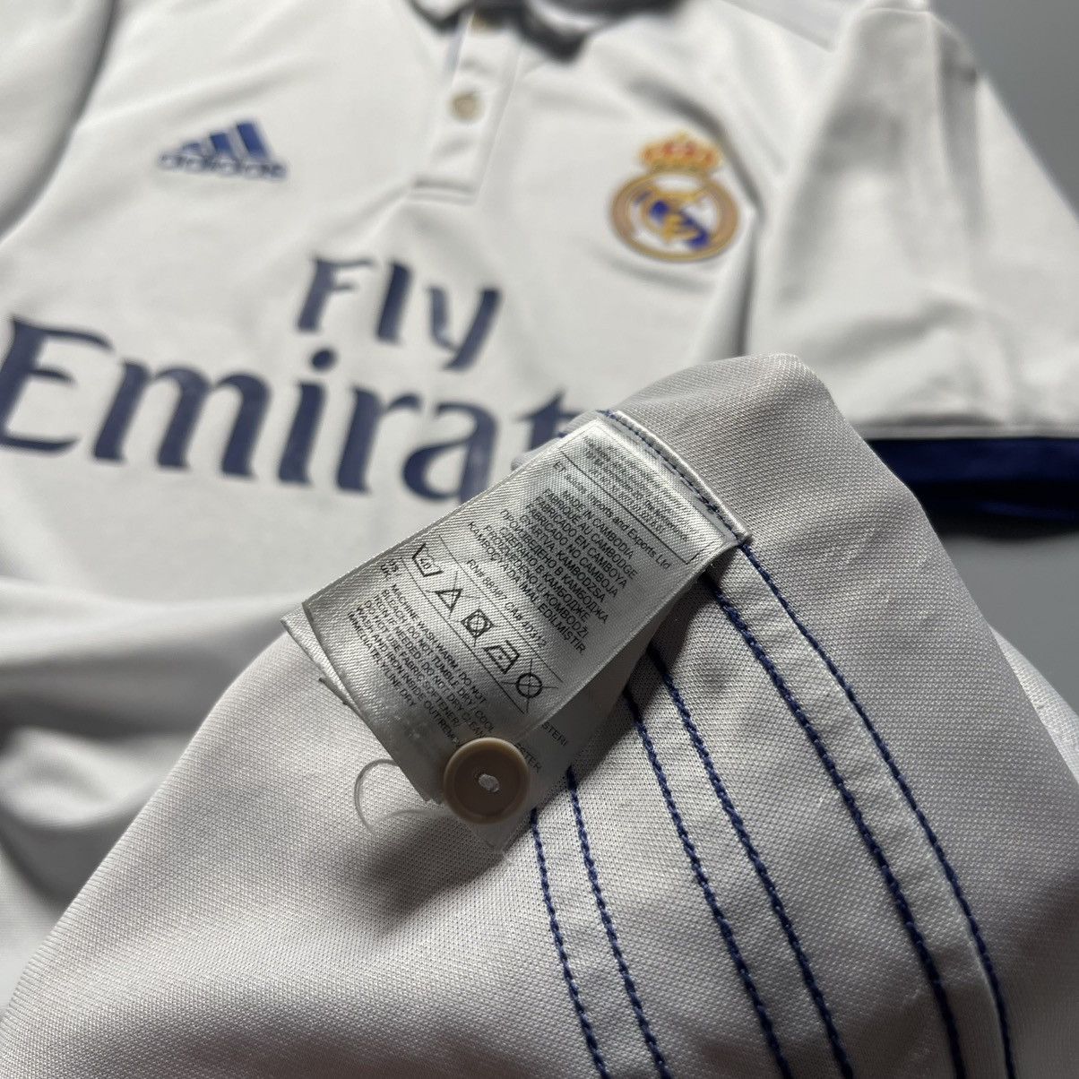 Adidas × Vintage REAL MADRID ADIDAS 2016/2017 FOOTBALL HOME JERSEY #7 RONALDO Size US S / EU 44-46 / 1 - 17 Thumbnail
