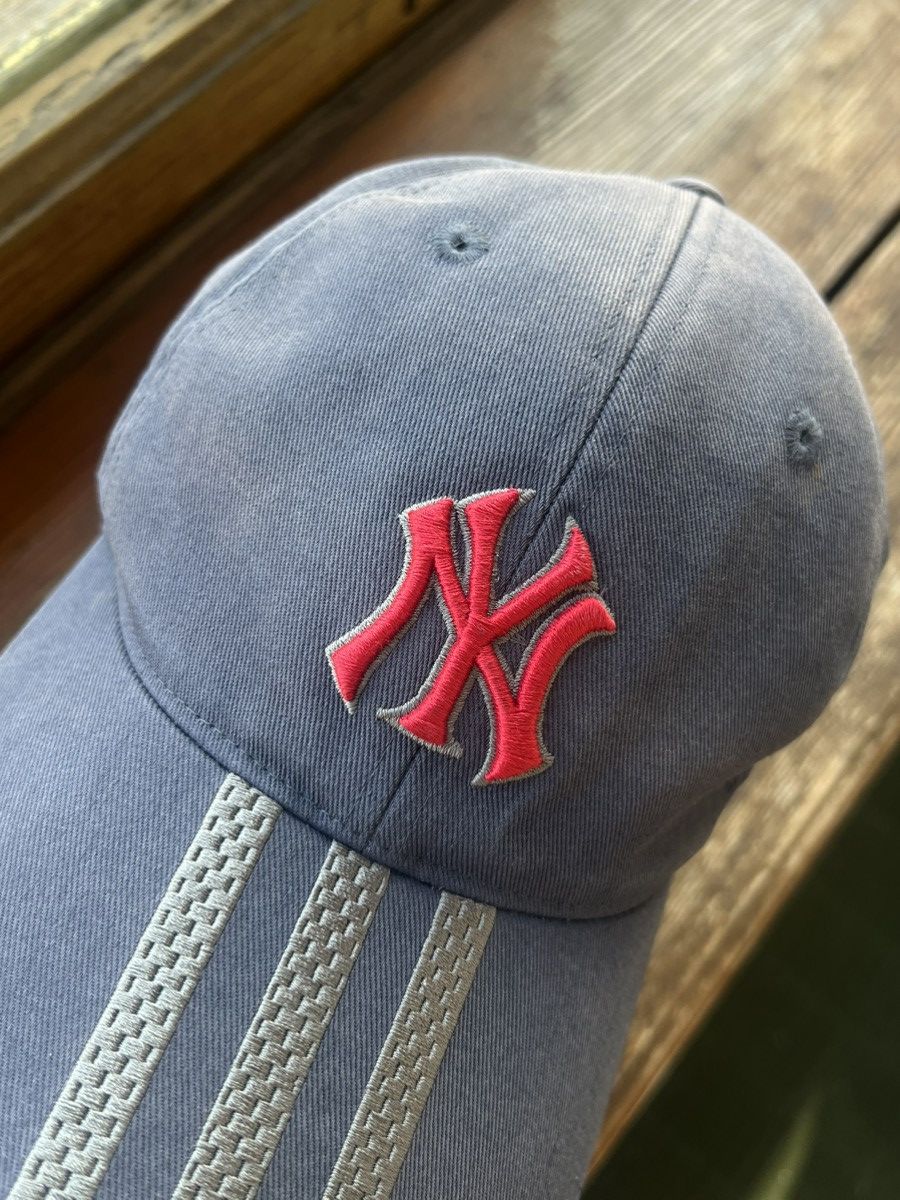 Adidas × Vintage Vintage Adidas Yankees Y2K Cap Central Logo Cap Size ONE SIZE - 4 Thumbnail