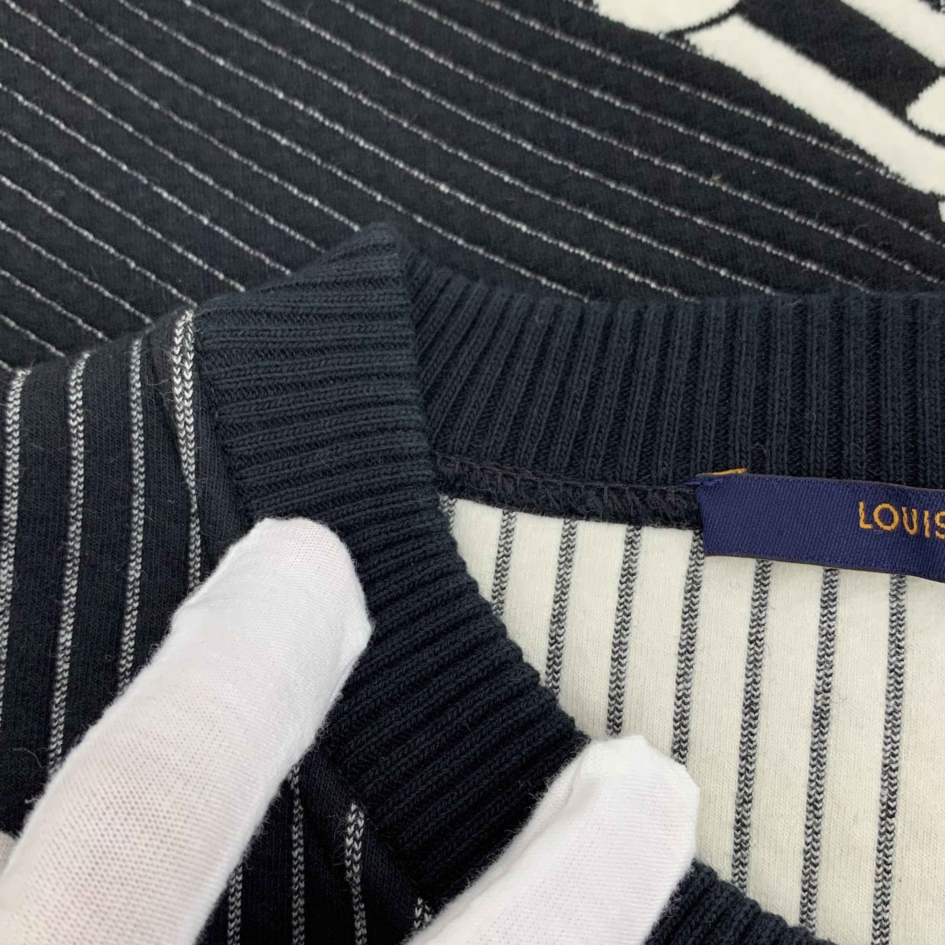 Louis Vuitton Louis Vuitton Sweatshirt – Black Crewneck (Size XS) Size XS / US 0-2 / IT 36-38 - 4 Thumbnail