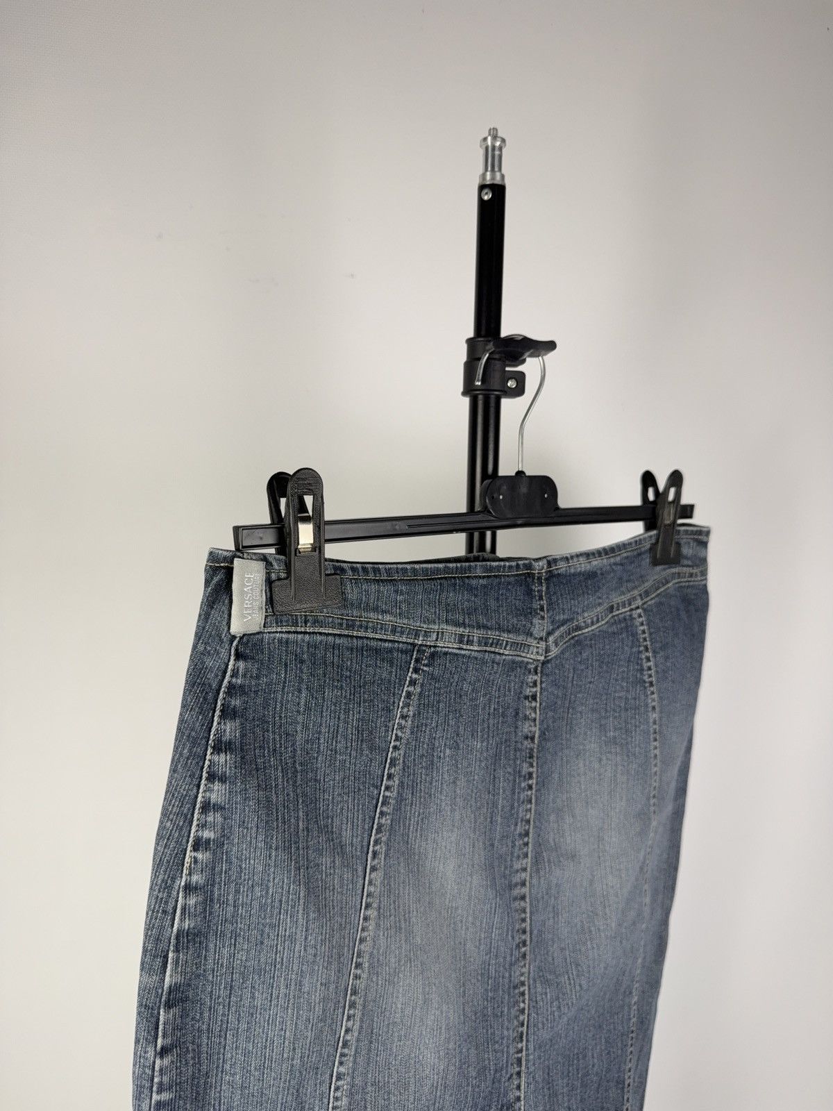 Versace × Versus Versace Vintage 90s Y2K VERSACE Luxury Italy Flower Denim Skirt Size 28" / US 6 / IT 42 - 9 Thumbnail