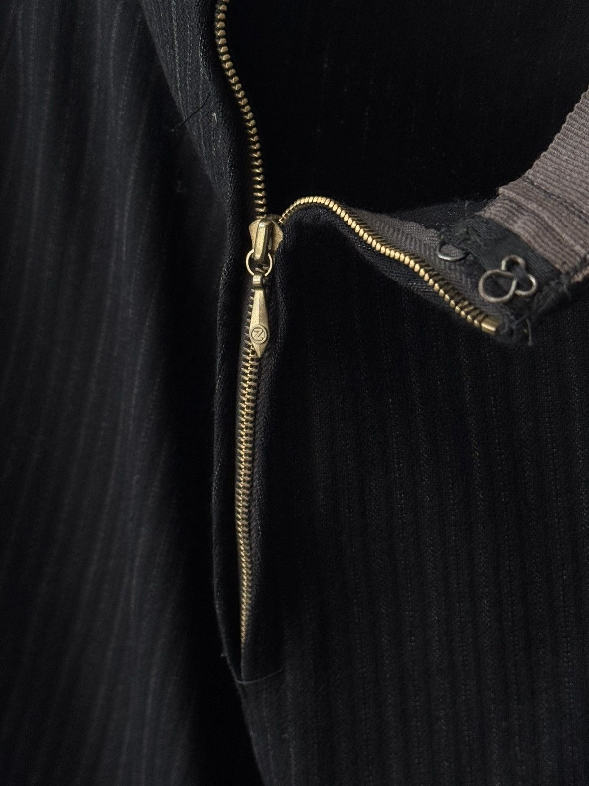 Japanese Brand 1940s Vintage German Women’s Wool Gabardine Striped Suit Size M / US 6-8 / IT 42-44 - 7 Thumbnail