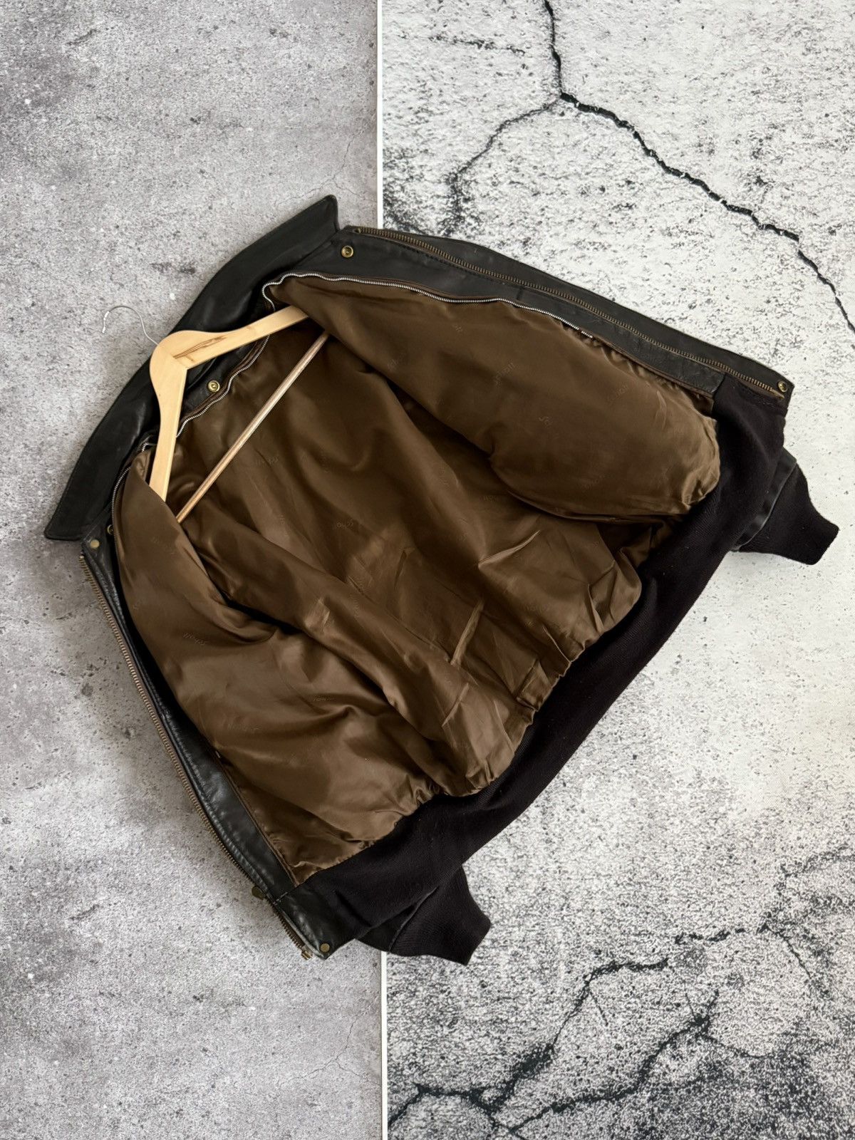 Schott Vintage Schott Black Heavyweight Leather A-2 Bomber Jacket Size US L / EU 52-54 / 3 - 8 Thumbnail
