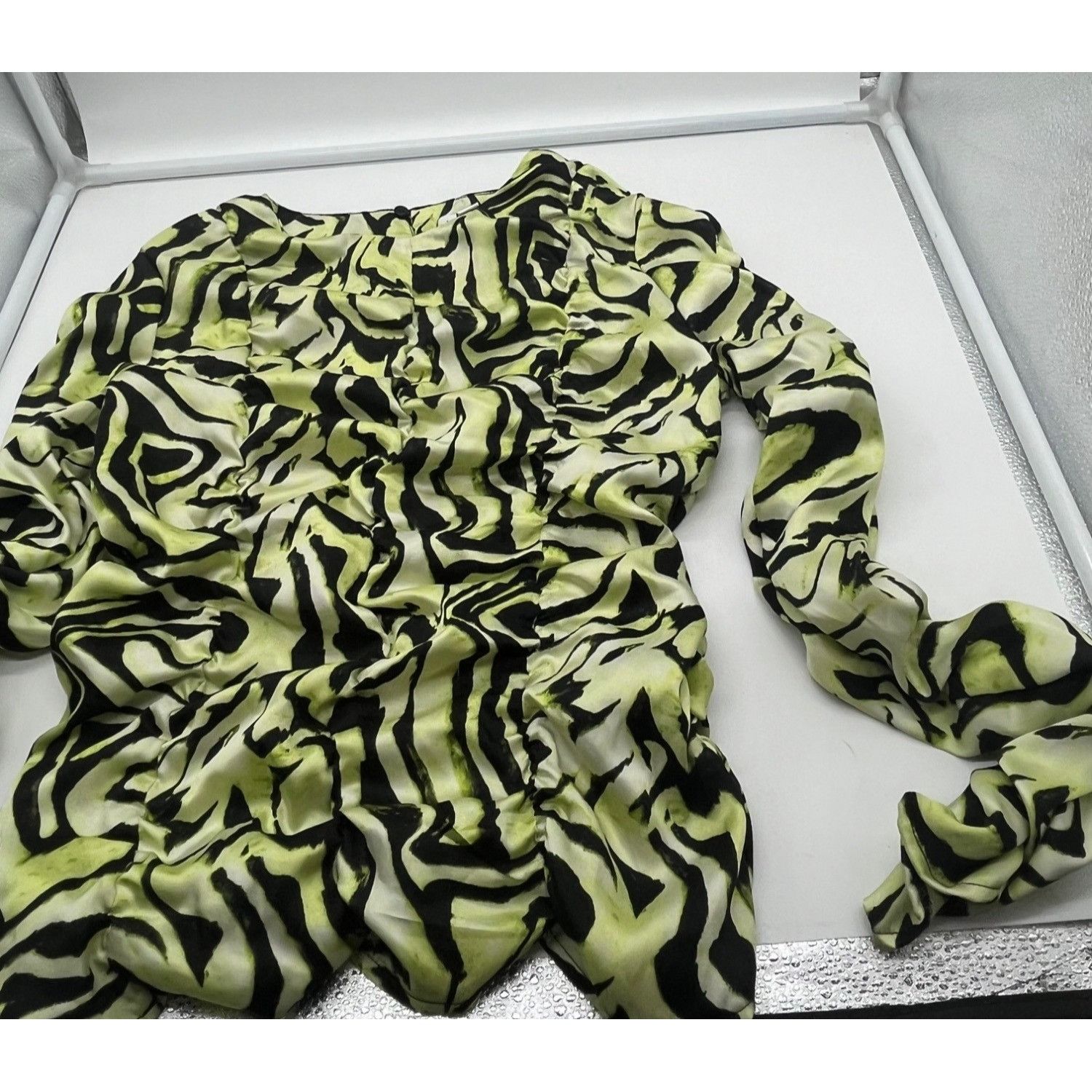 Topshop Topshop Ruched Long Sleeve Shirred Swirl Animal Print Top In Size S / US 4 / IT 40 - 14 Thumbnail