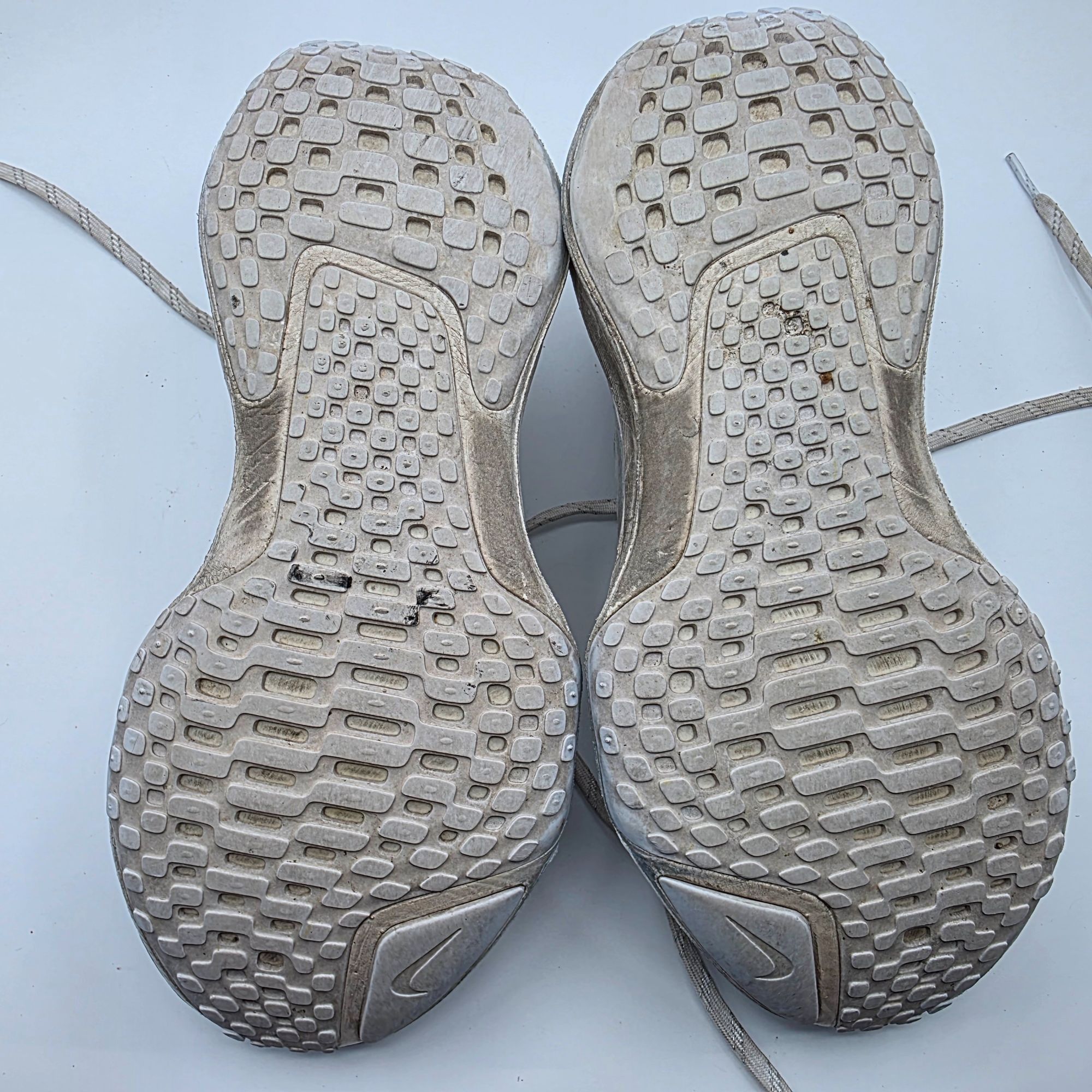 Nike Nike ZoomX Invincible Run Fk 3 Womens Size 7 White Photon Du Size US 7 / IT 37 - 8 Thumbnail